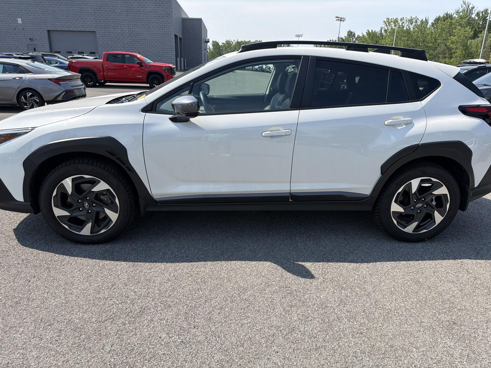 Used 2024 Crystal White Pearl Subaru Limited image 4