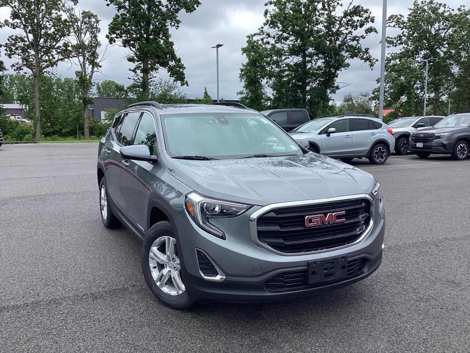 2020 GMC Terrain Gris (Satin Steel Metallic) SUV/Crossover Todo terreno 9 velocidades Automática marcha alta