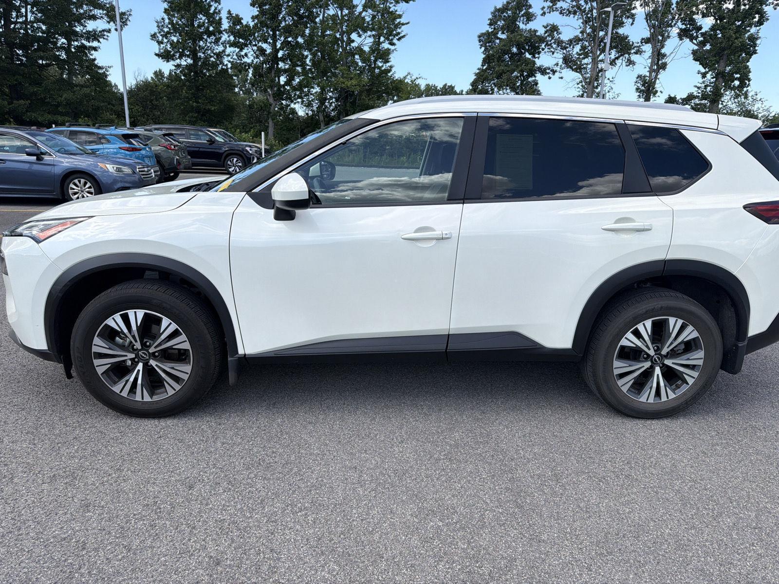 Used 2023 Pearl White Tricoat Nissan SV image 4