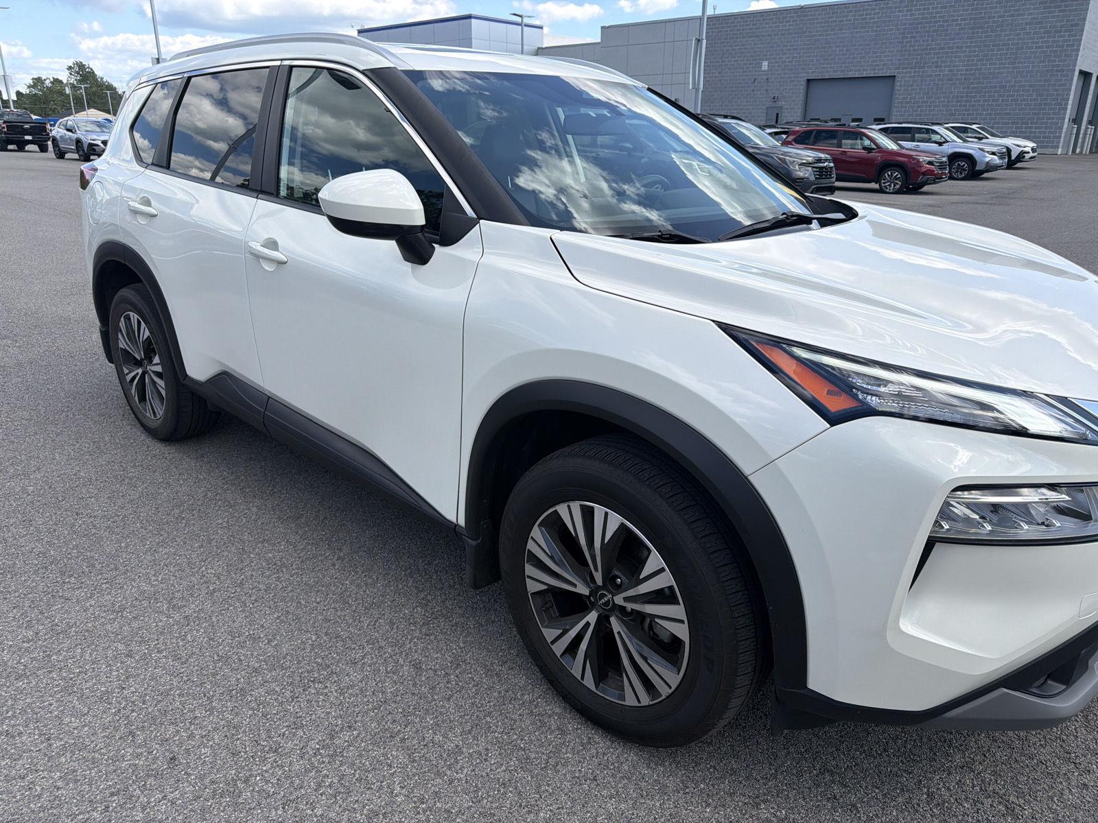 Used 2023 Pearl White Tricoat Nissan SV image 9