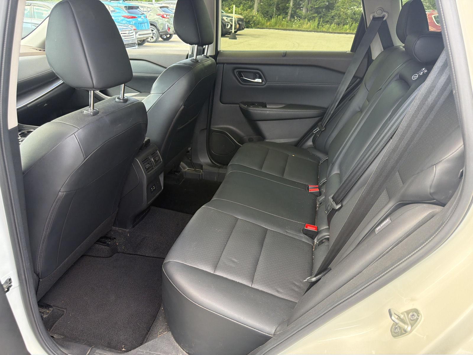 Used 2023 Pearl White Tricoat Nissan SV image 10