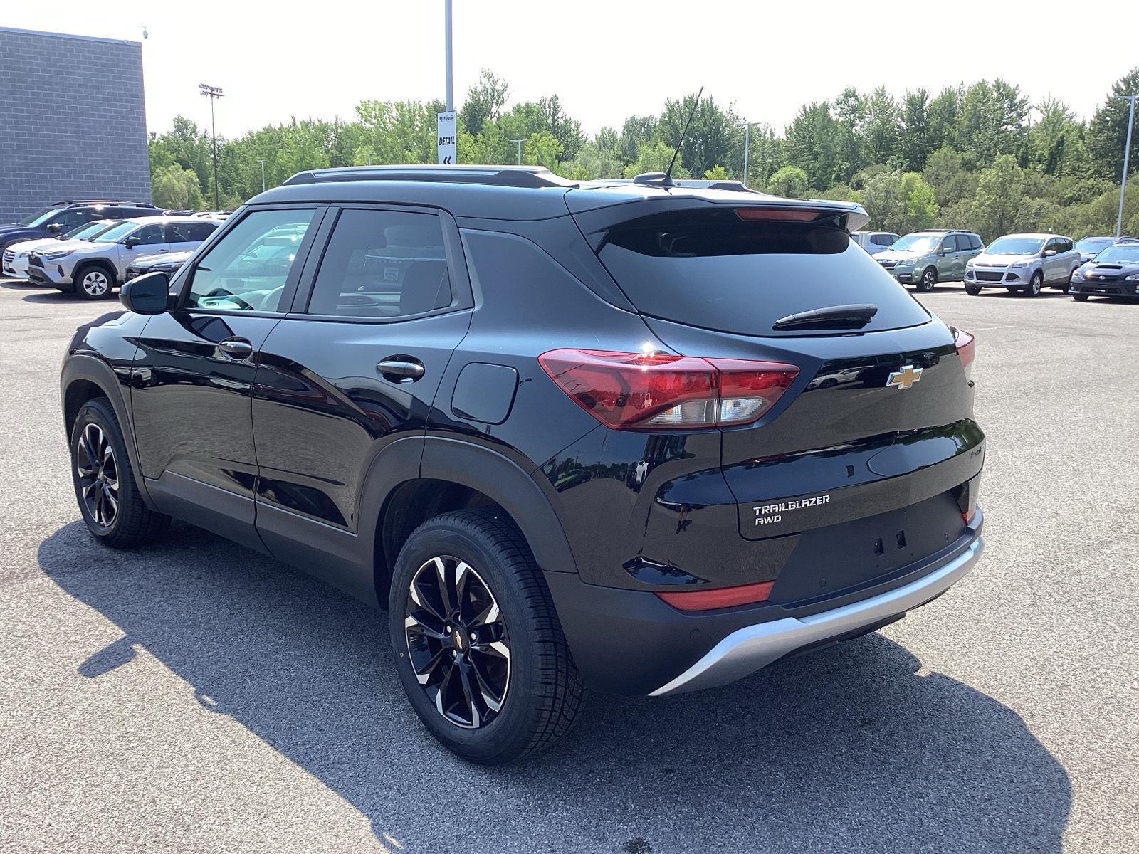 Used 2022 Mosaic Black Metallic Chevrolet LT image 5