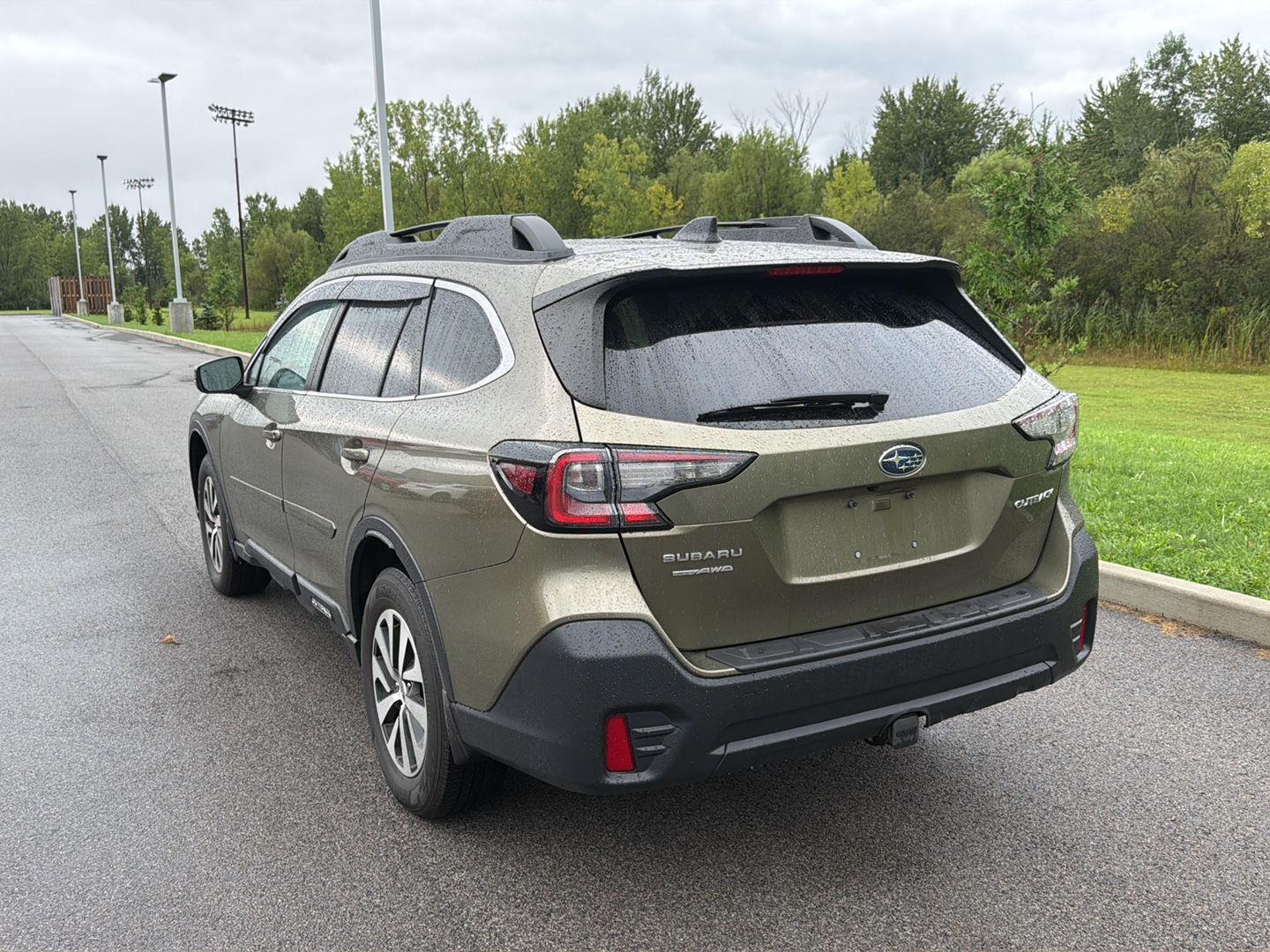 Used 2022 Autumn Green Metallic Subaru Premium image 6