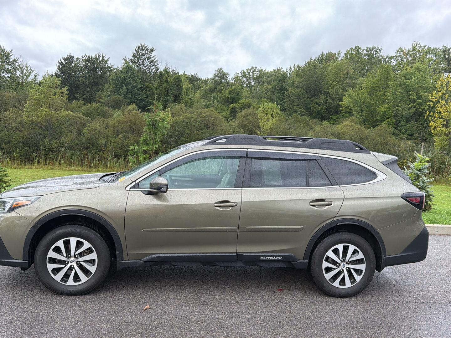 Used 2022 Autumn Green Metallic Subaru Premium image 7