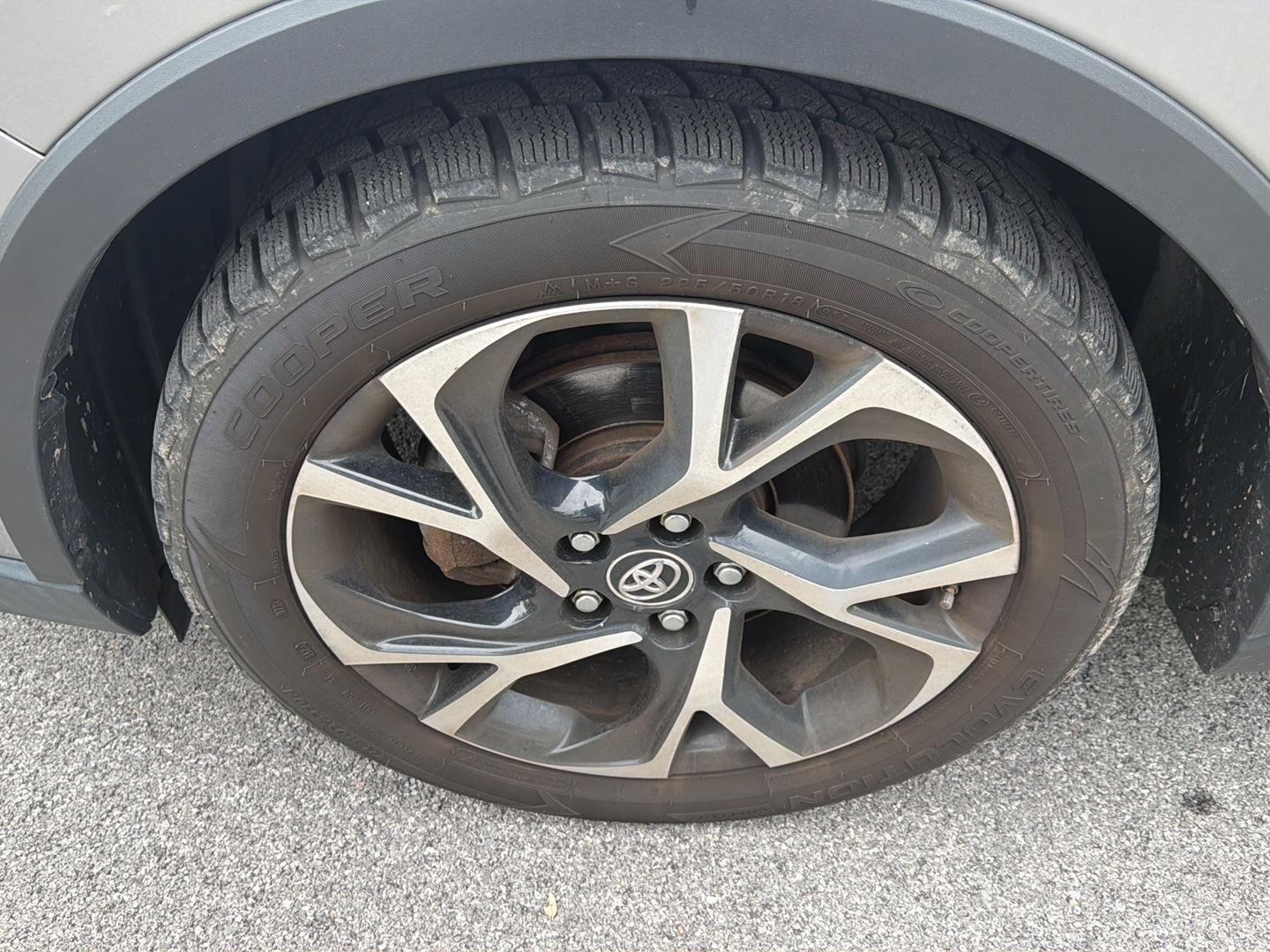 Used 2019 Silver Knockout Metallic Toyota XLE image 8