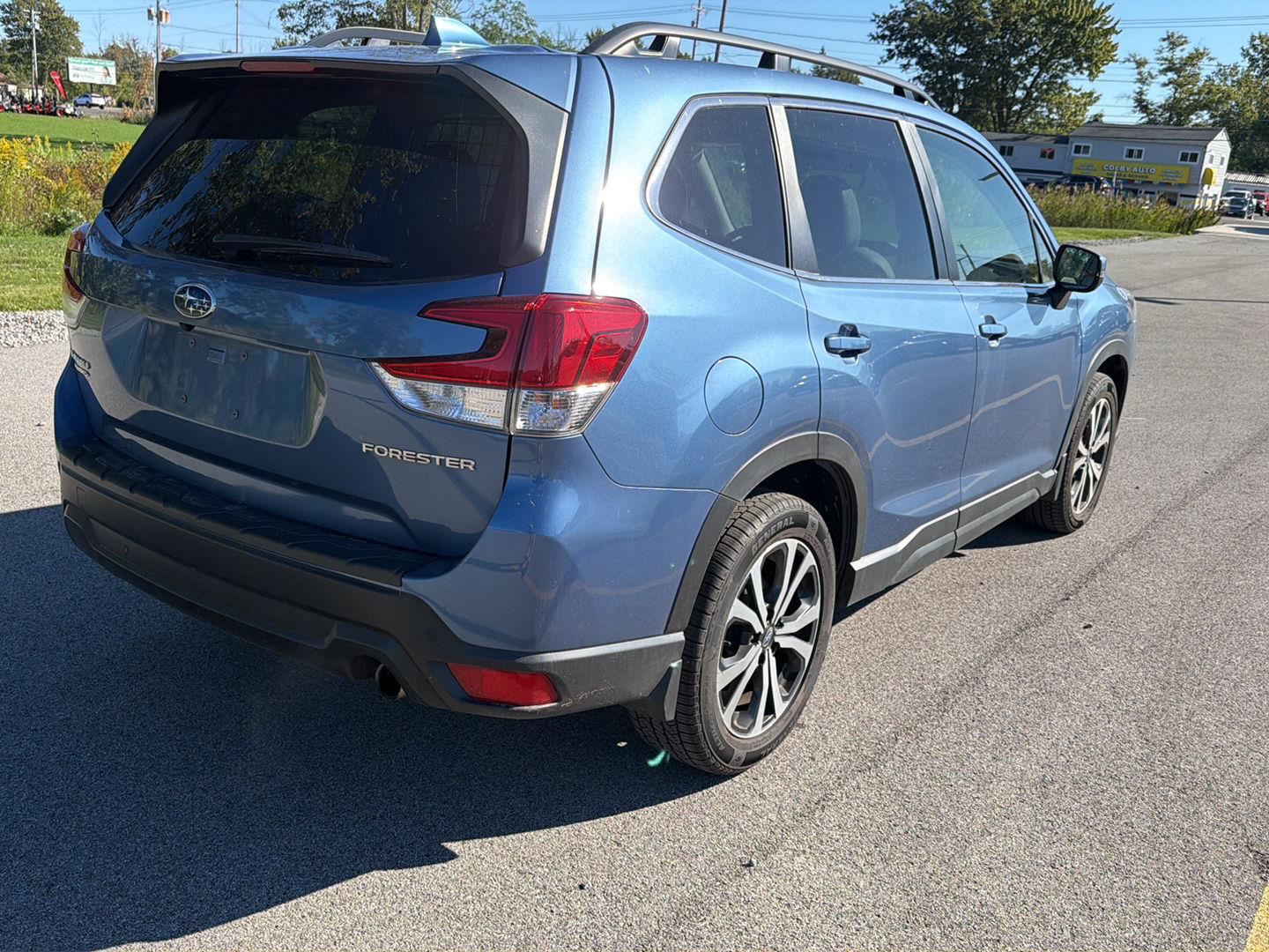 Used 2023 Horizon Blue Pearl Subaru Limited image 3