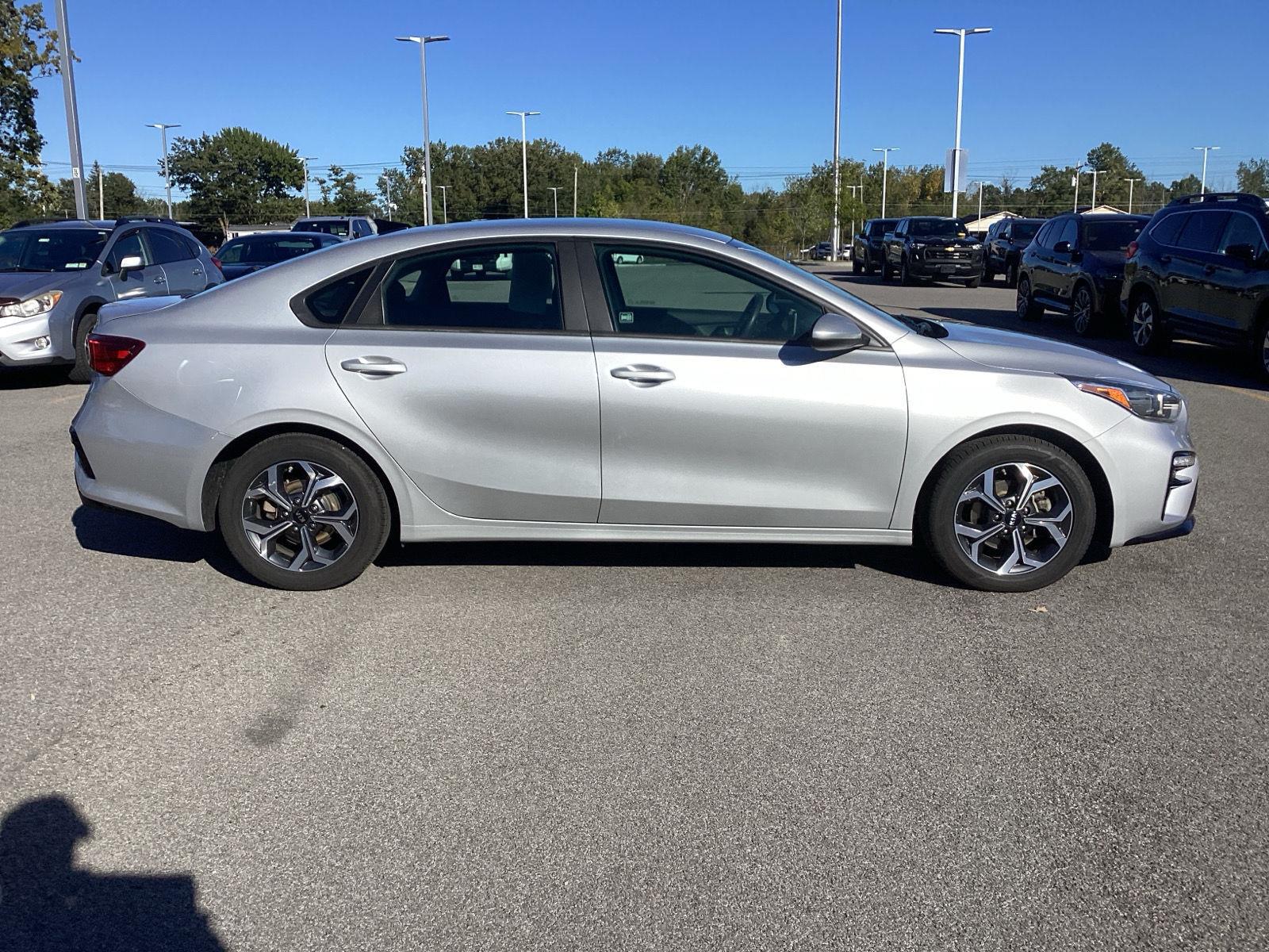 Used 2020 Silky Silver Kia LXS image 9