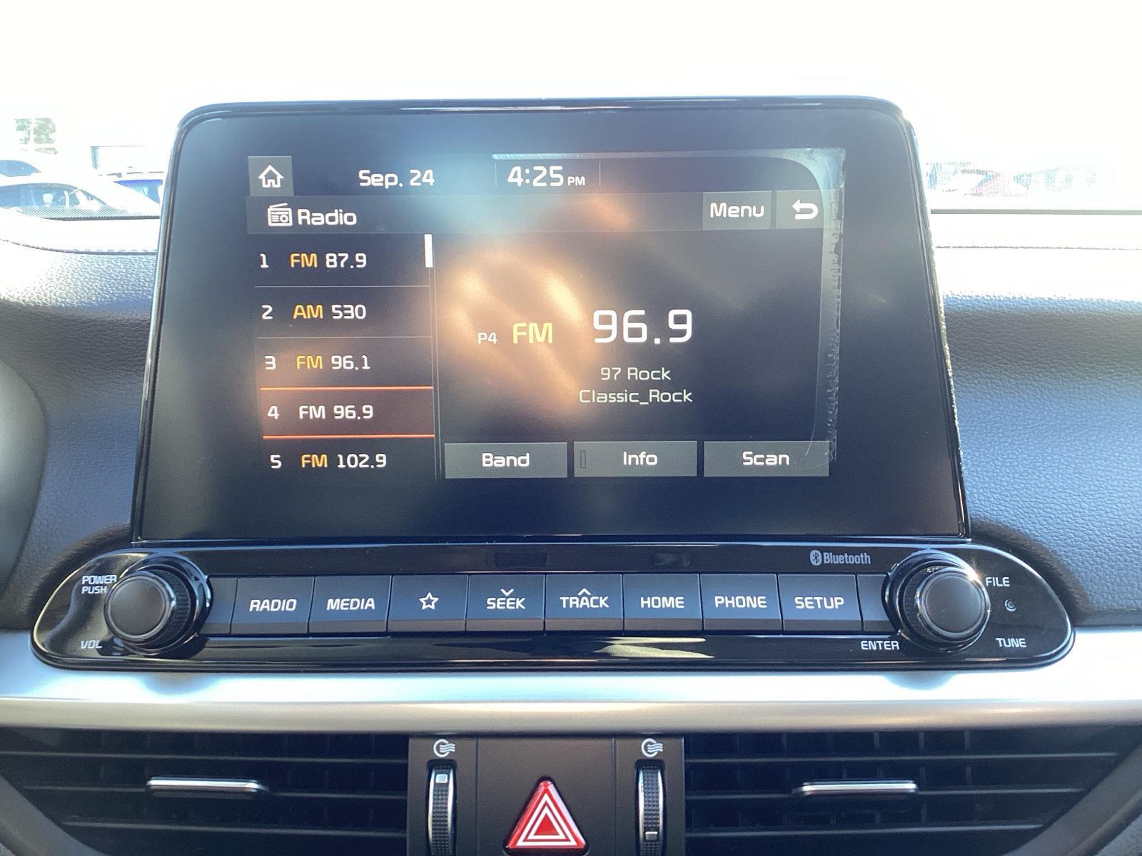 Used 2020 Silky Silver Kia LXS image 21