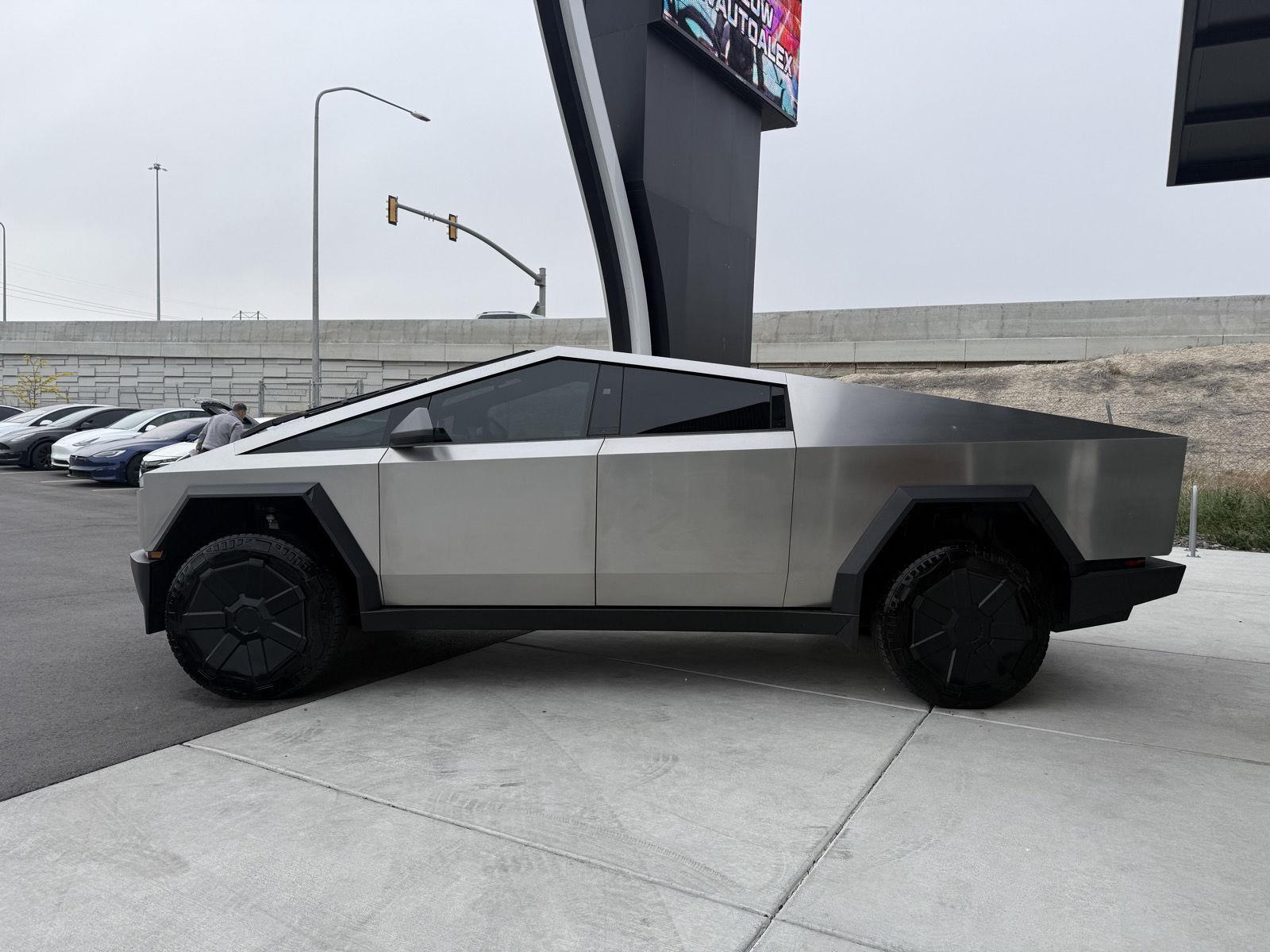 2024 Tesla Cybertruck Cyberbeast - Photo 6