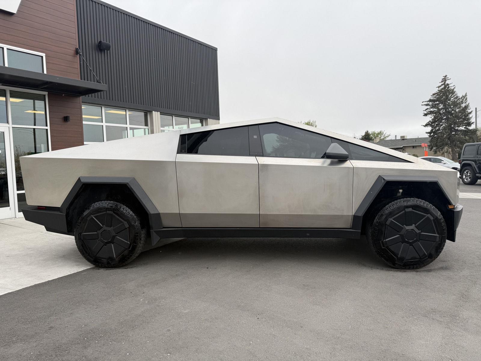 2024 Tesla Cybertruck Cyberbeast - Photo 10