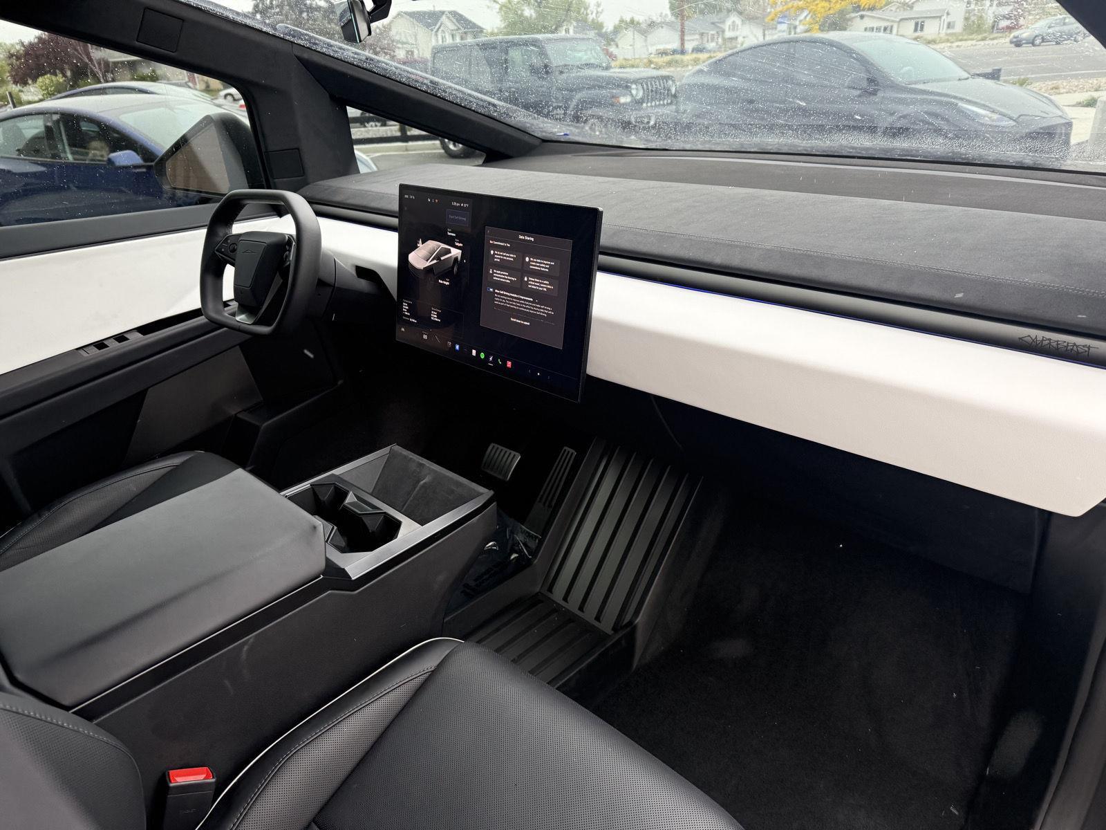 2024 Tesla Cybertruck Cyberbeast - Photo 25