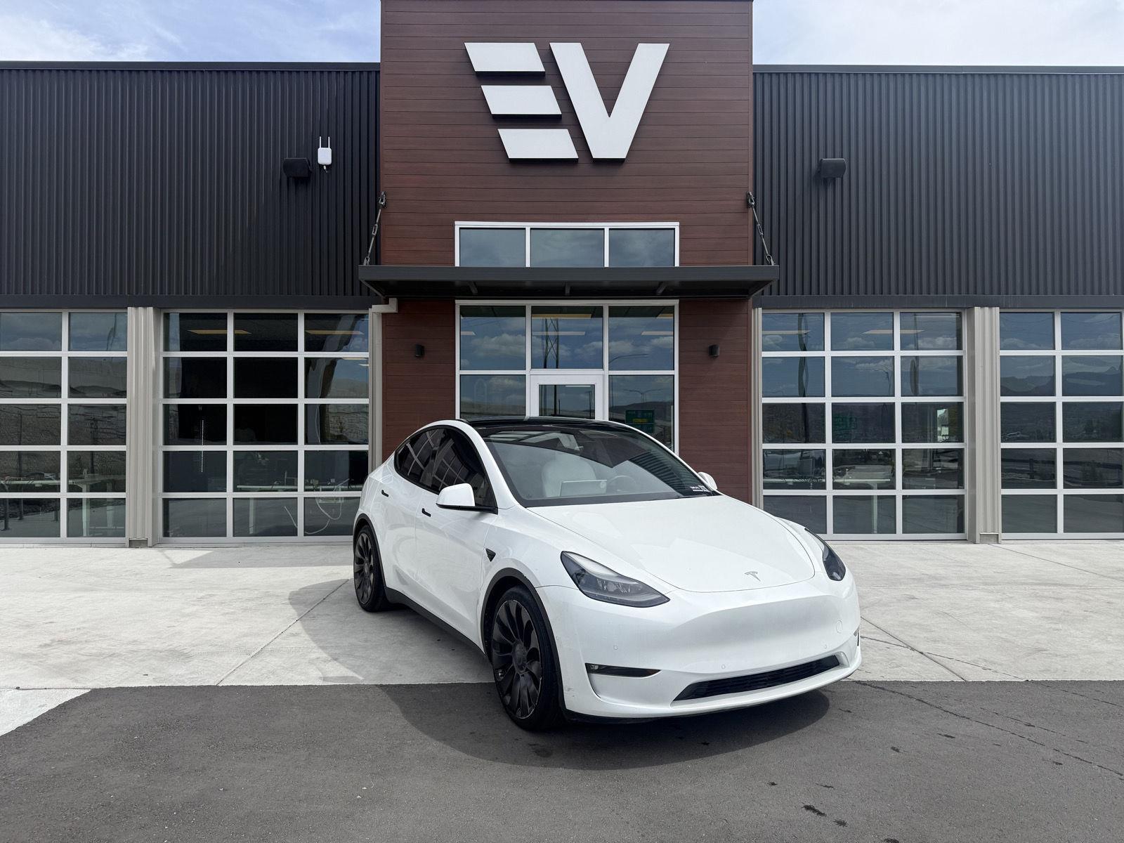 2022 Tesla Model Y Performance Dual Motor All-Wheel Drive's photo