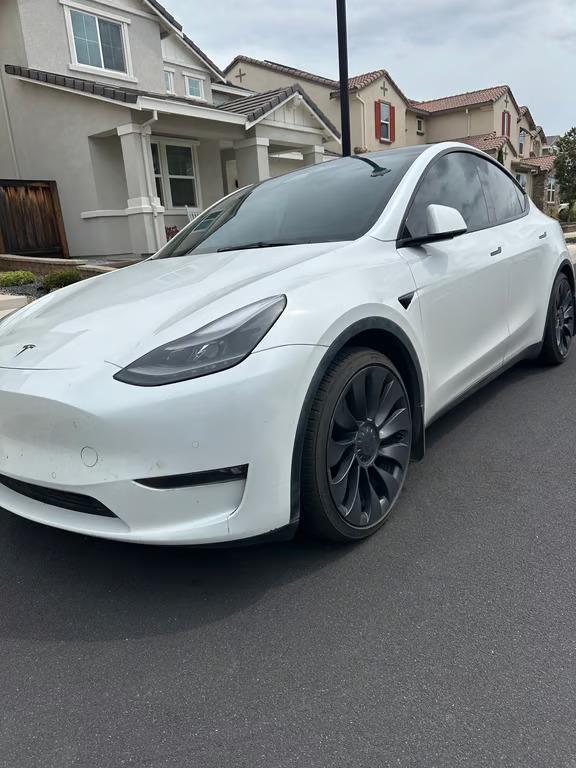 2022 Tesla Model Y Performance Dual Motor All-Wheel Drive's photo