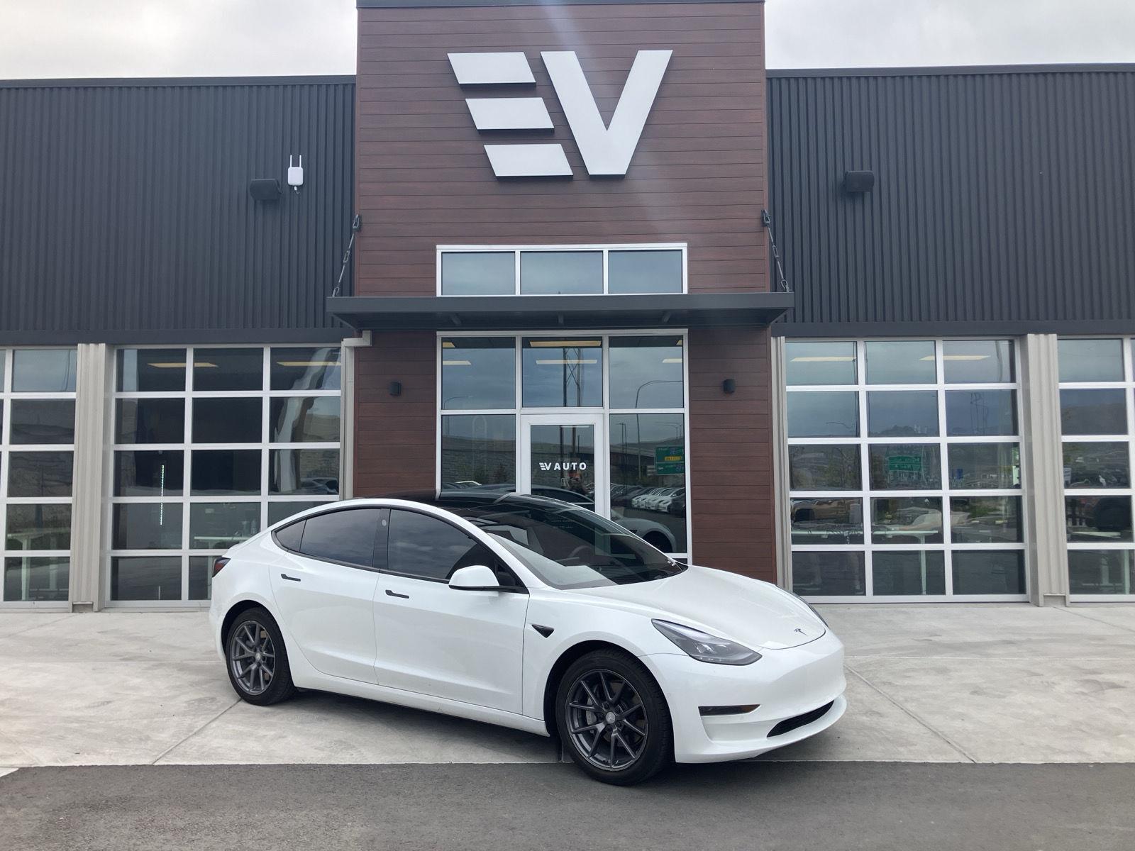 2021 Tesla Model 3 Standard Range Plus's photo