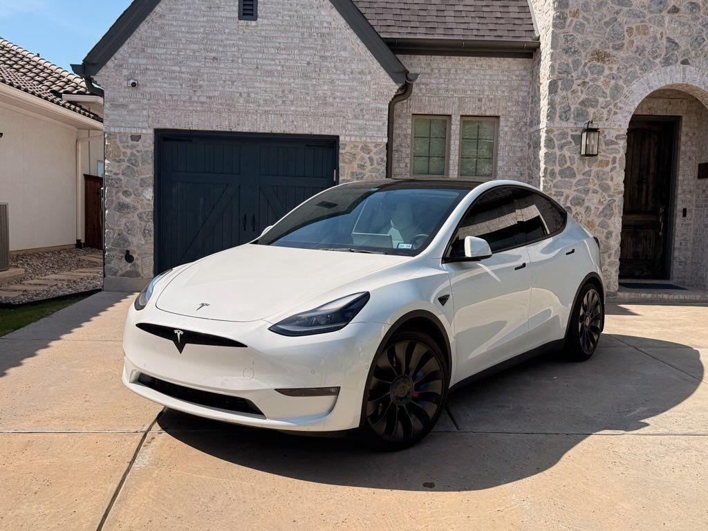2021 Tesla Model Y's photo