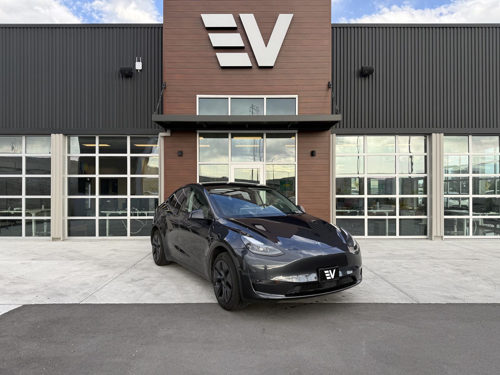 2024 Tesla Model Y Long Range Rear Wheel Drive's photo