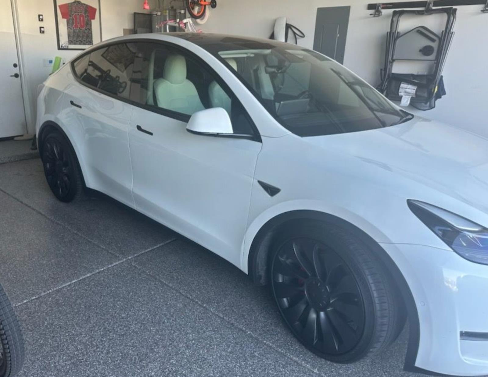 2021 Tesla Model Y Performance Dual Motor All-Wheel Drive's photo