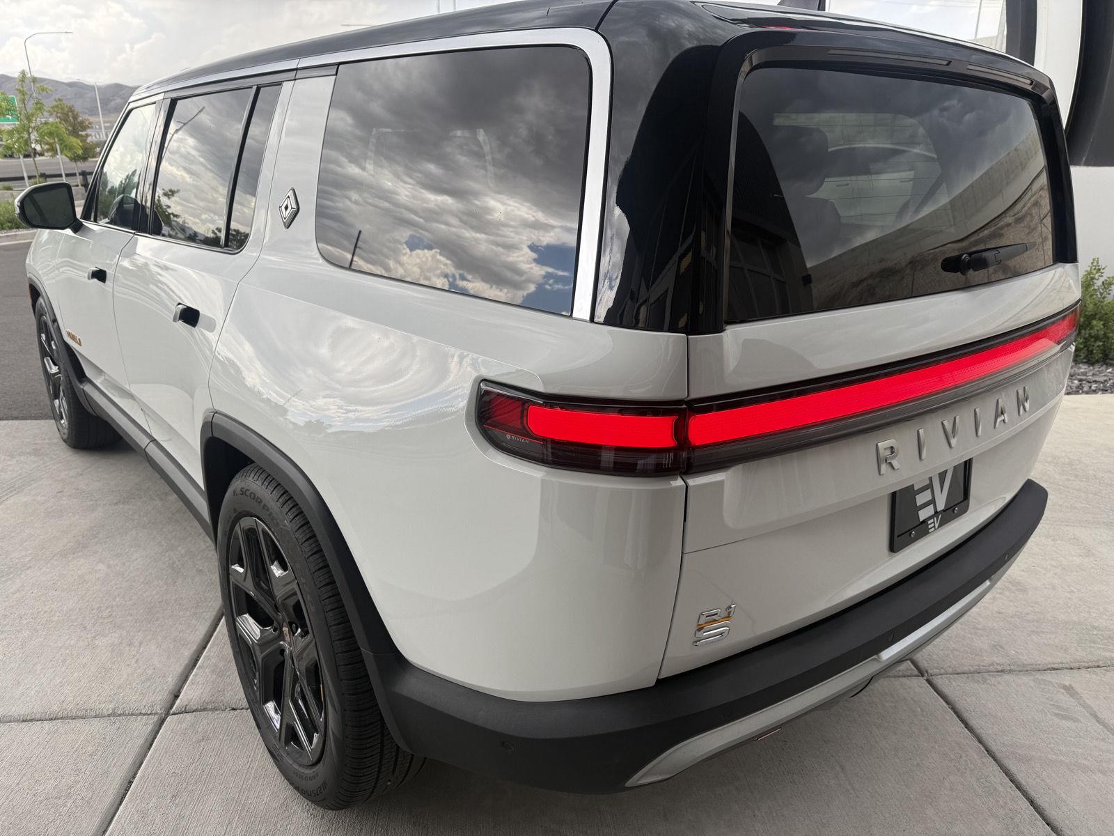2023 Rivian R1S Adventure - Photo 6