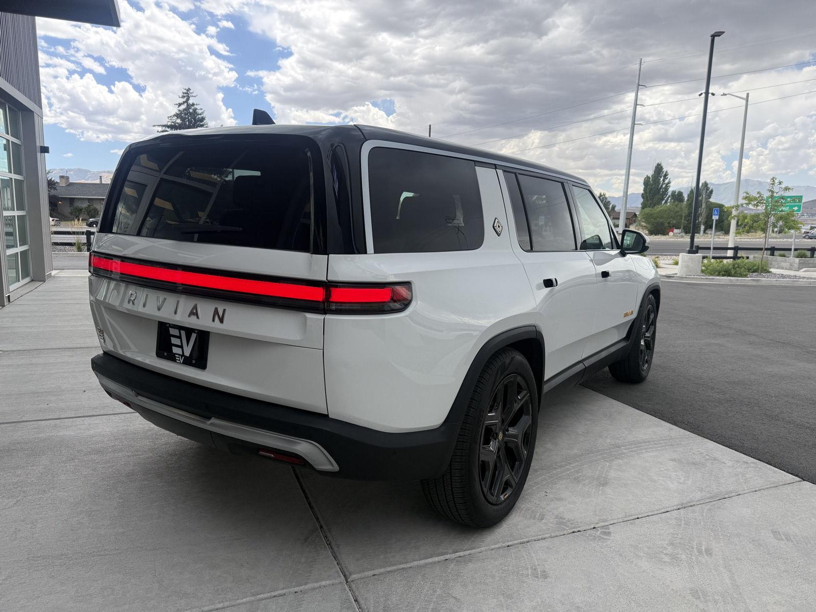 2023 Rivian R1S Adventure - Photo 8