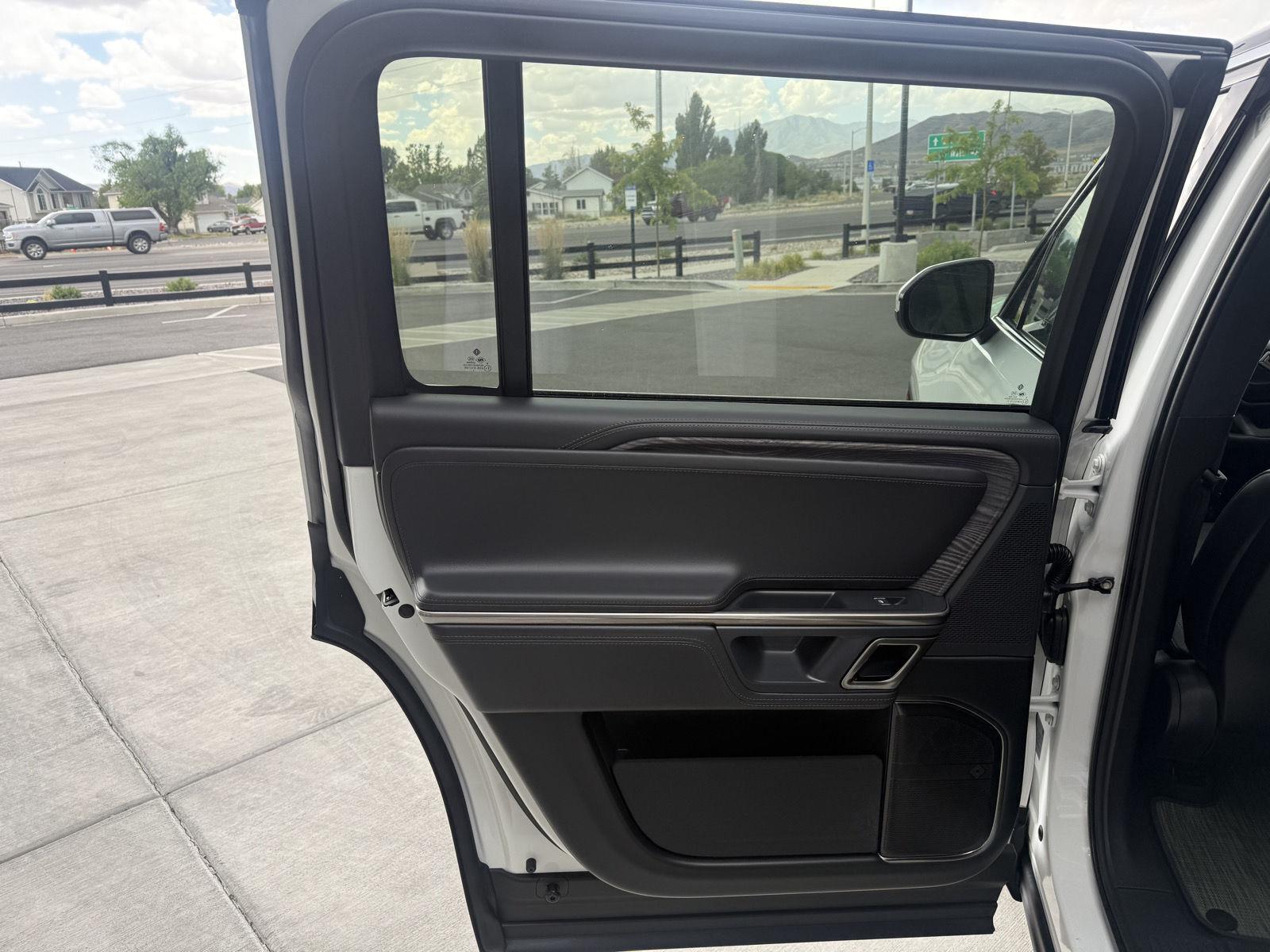 2023 Rivian R1S Adventure - Photo 14