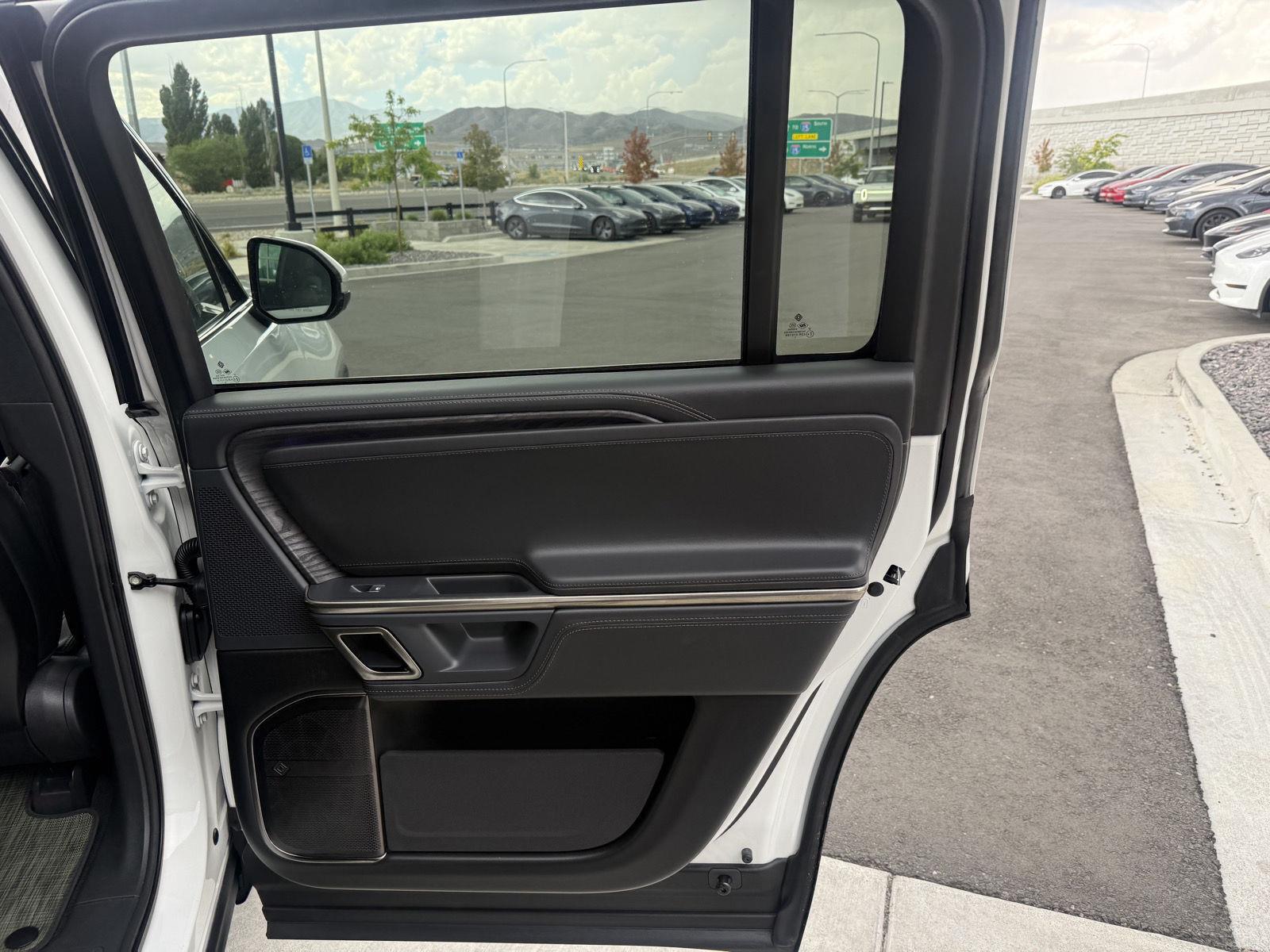 2023 Rivian R1S Adventure - Photo 19