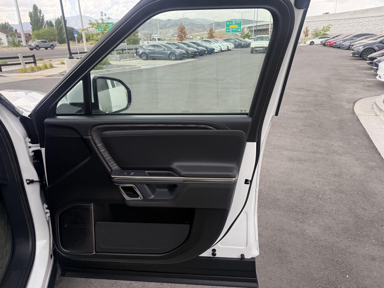 2023 Rivian R1S Adventure - Photo 23