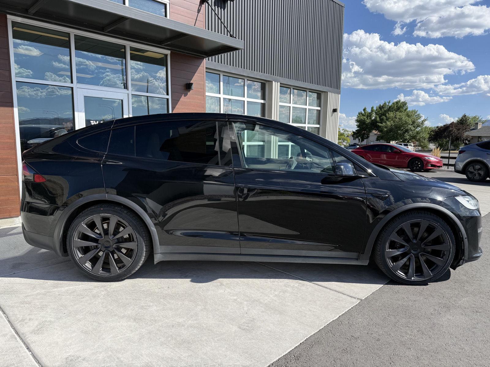 2022 Tesla Model X Plaid - Photo 9