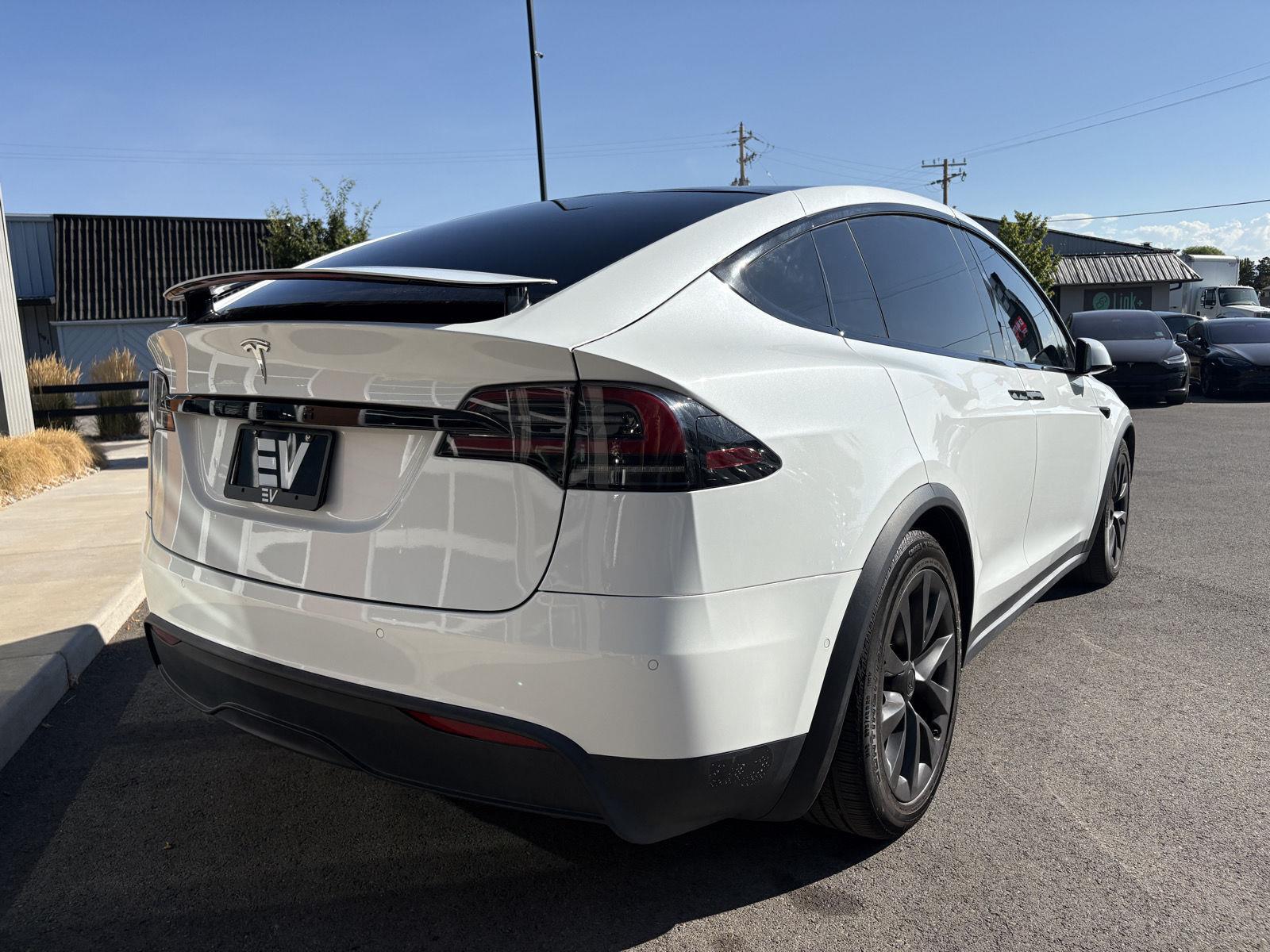 2022 Tesla Model X Long Range - Photo 8