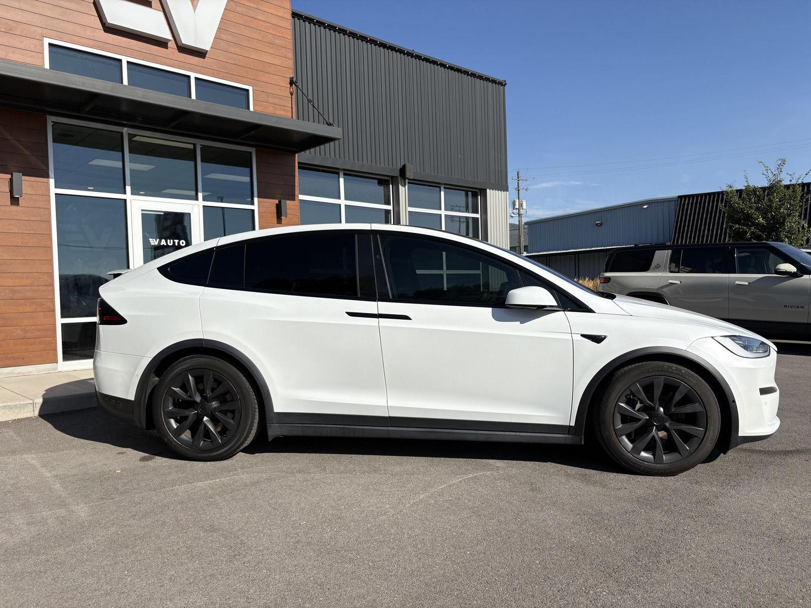 2022 Tesla Model X Long Range - Photo 9