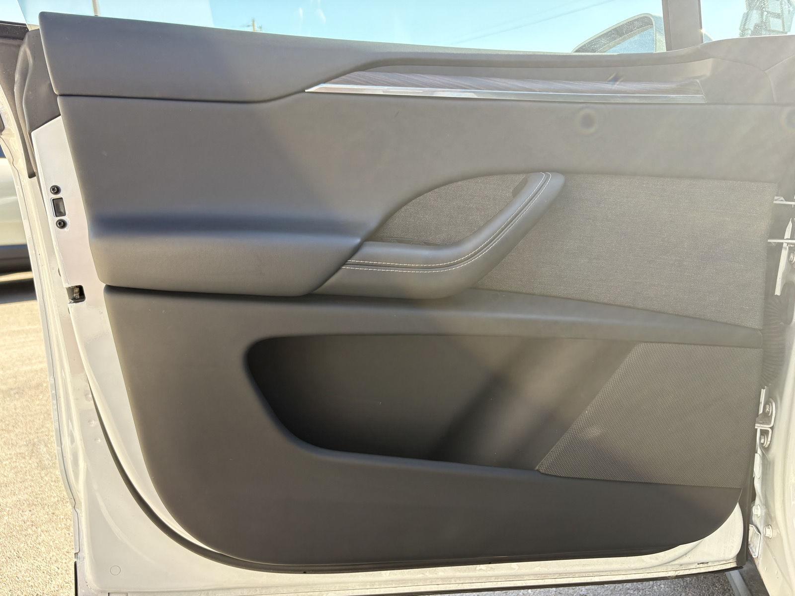 2022 Tesla Model X Long Range - Photo 13