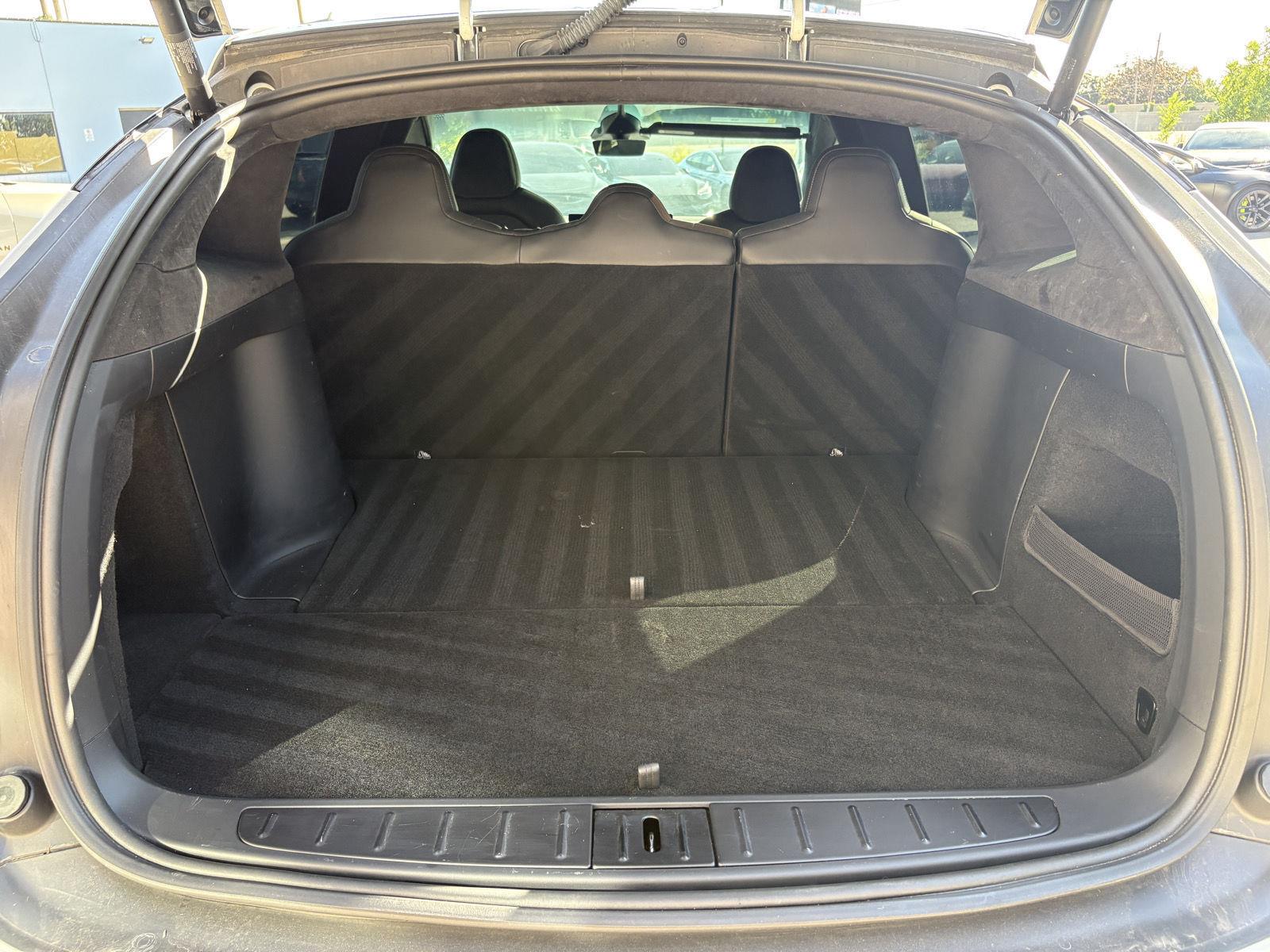 2022 Tesla Model X Long Range - Photo 17