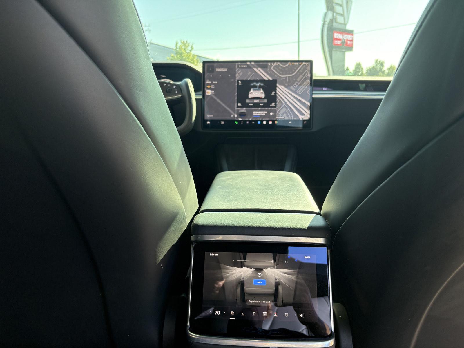 2022 Tesla Model X Long Range - Photo 18