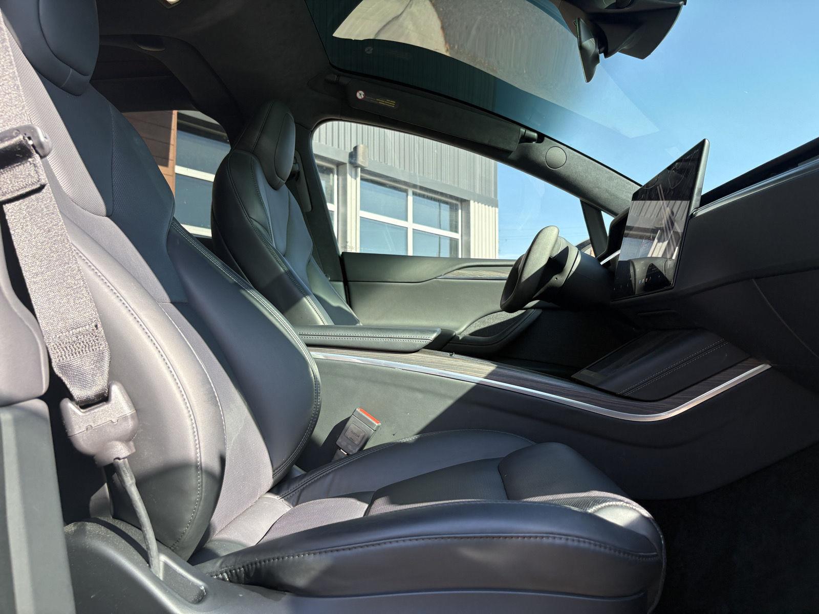 2022 Tesla Model X Long Range - Photo 22