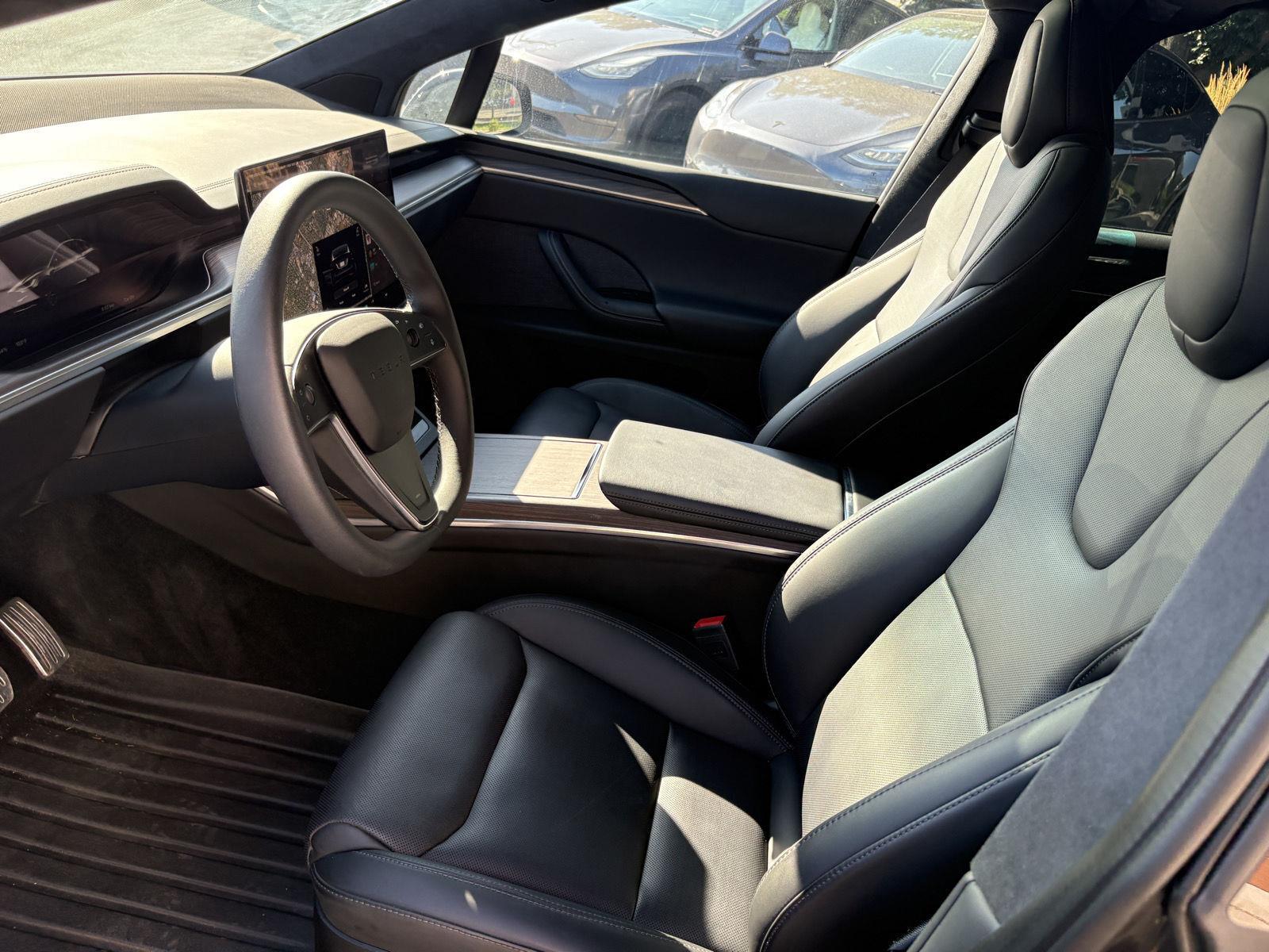 2024 Tesla Model X Long Range - Photo 14