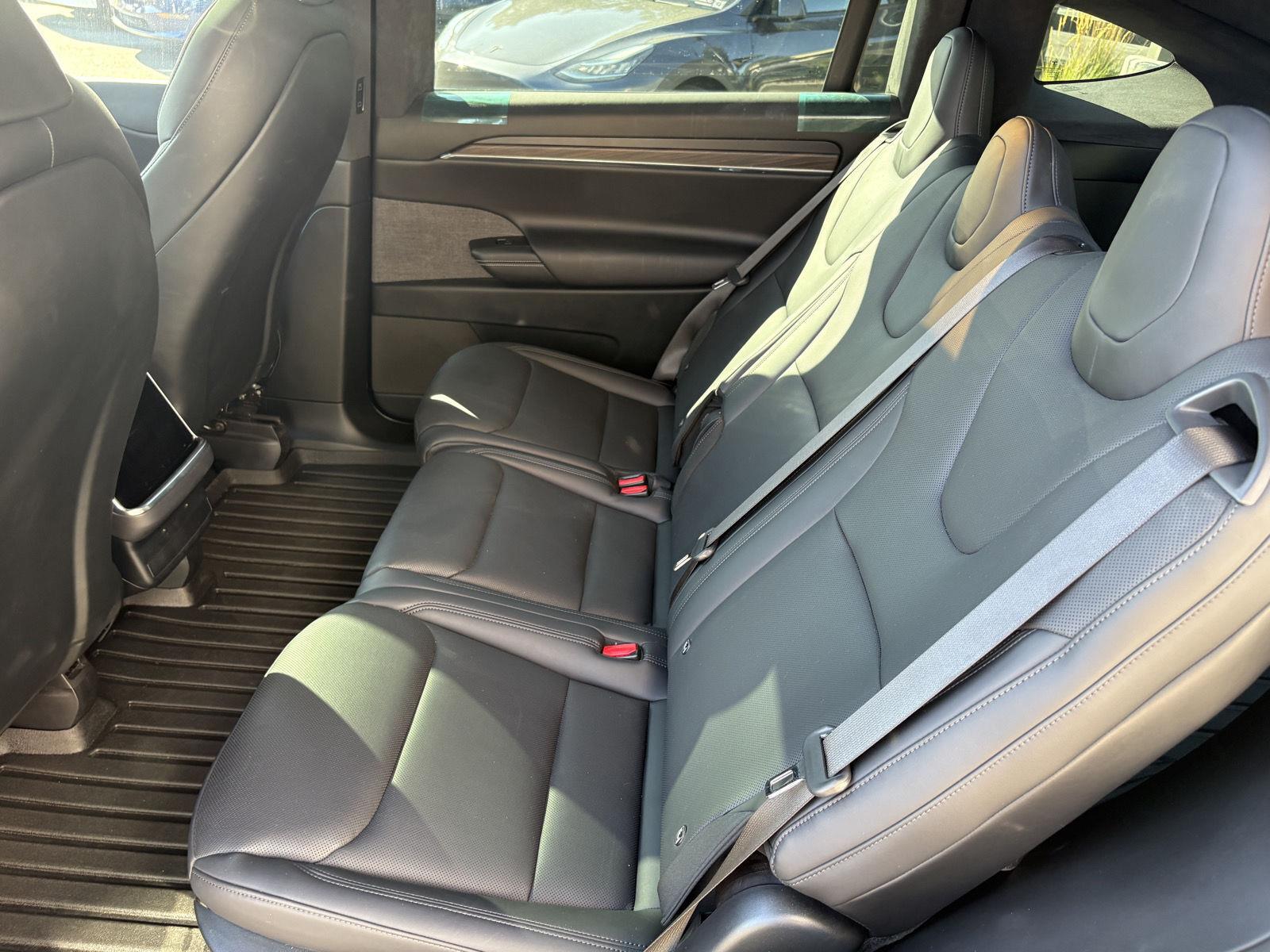 2024 Tesla Model X Long Range - Photo 16