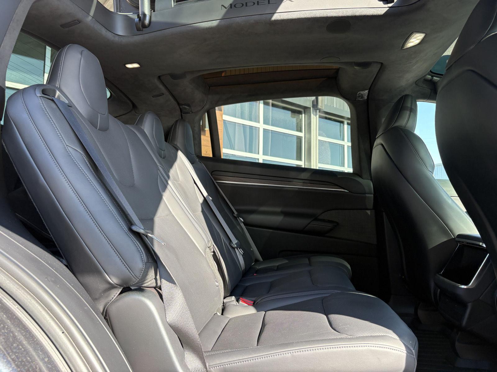 2024 Tesla Model X Long Range - Photo 18