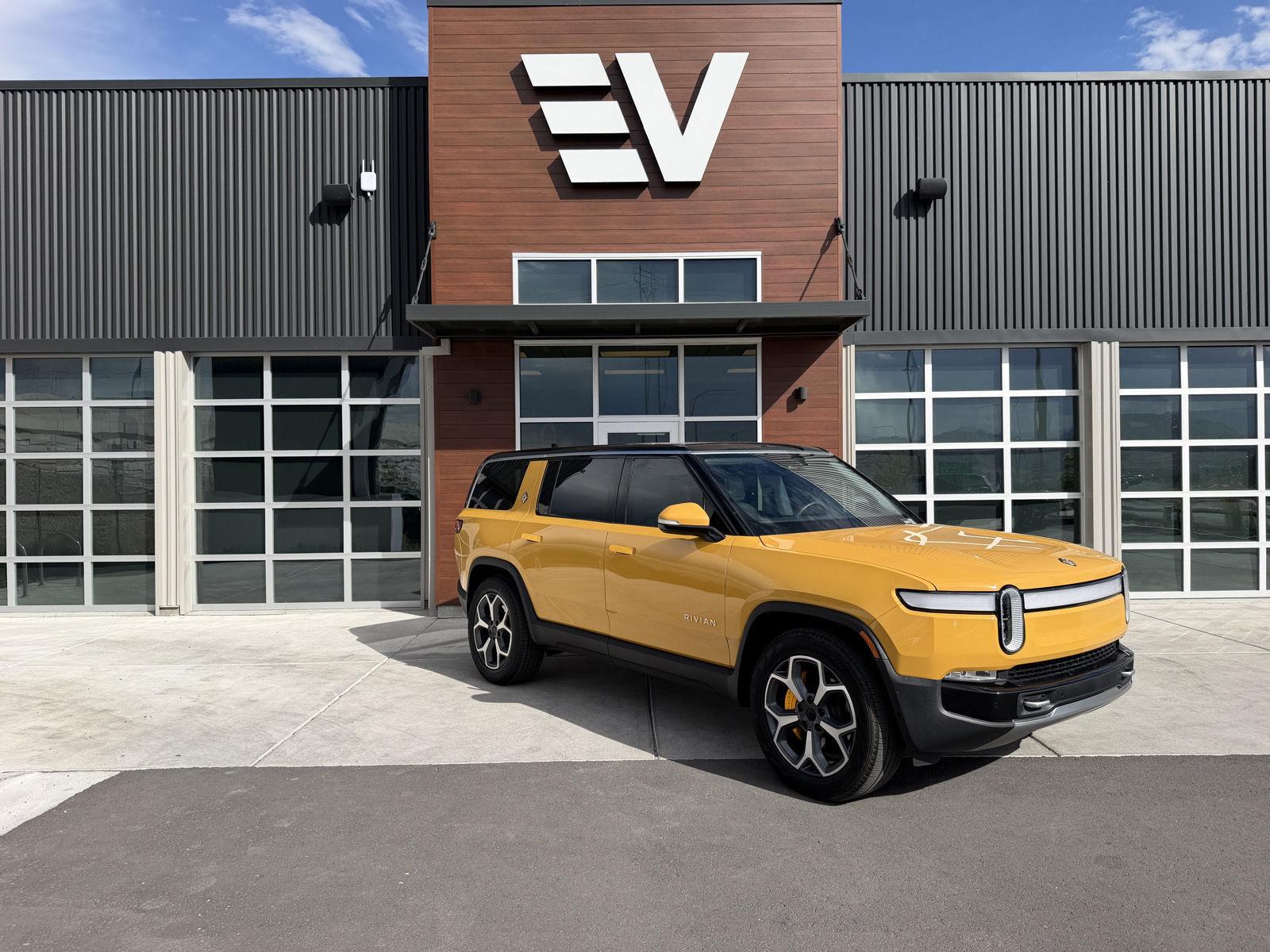 2023 Rivian R1S