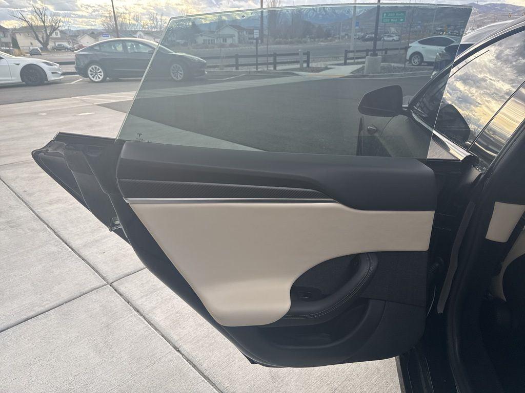 2021 Tesla Model S Plaid - Photo 14