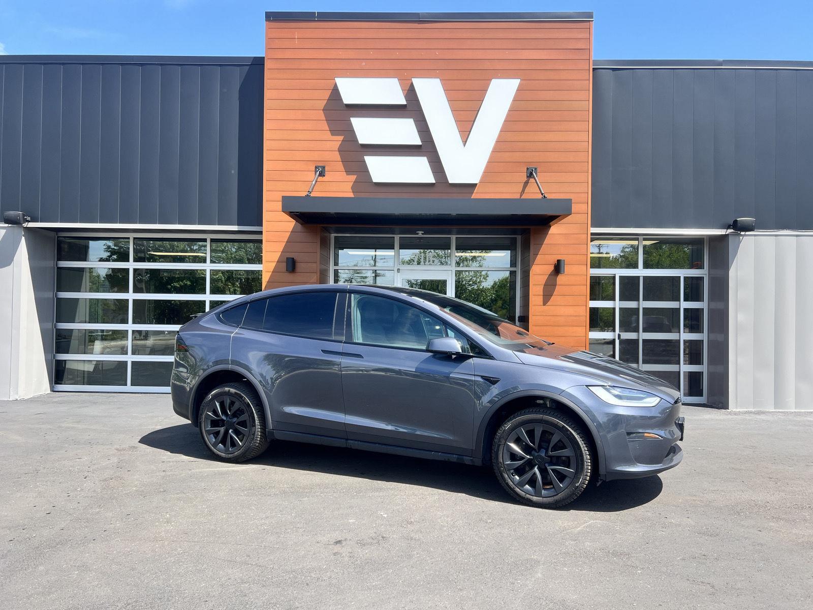 2022 Tesla Model X Long Range's photo