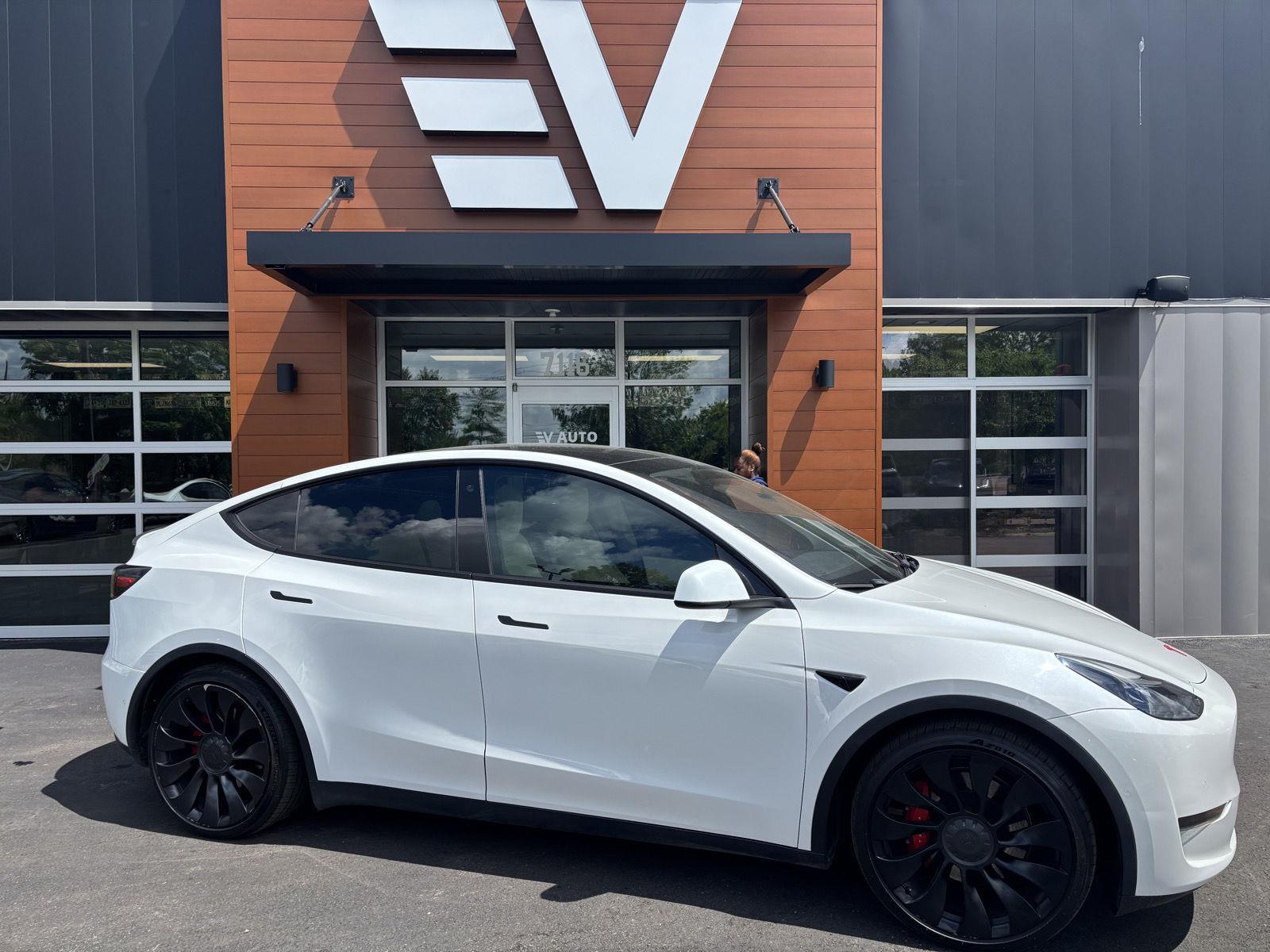2022 Tesla Model Y Performance Dual Motor All-Wheel Drive's photo