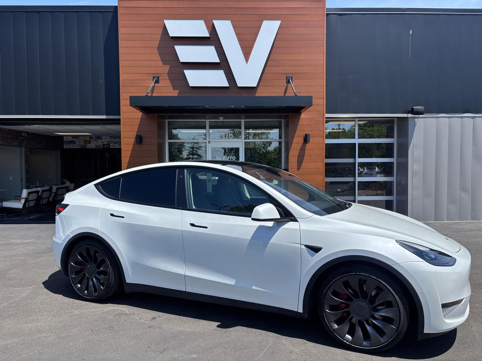2022 Tesla Model Y Performance Dual Motor All-Wheel Drive's photo