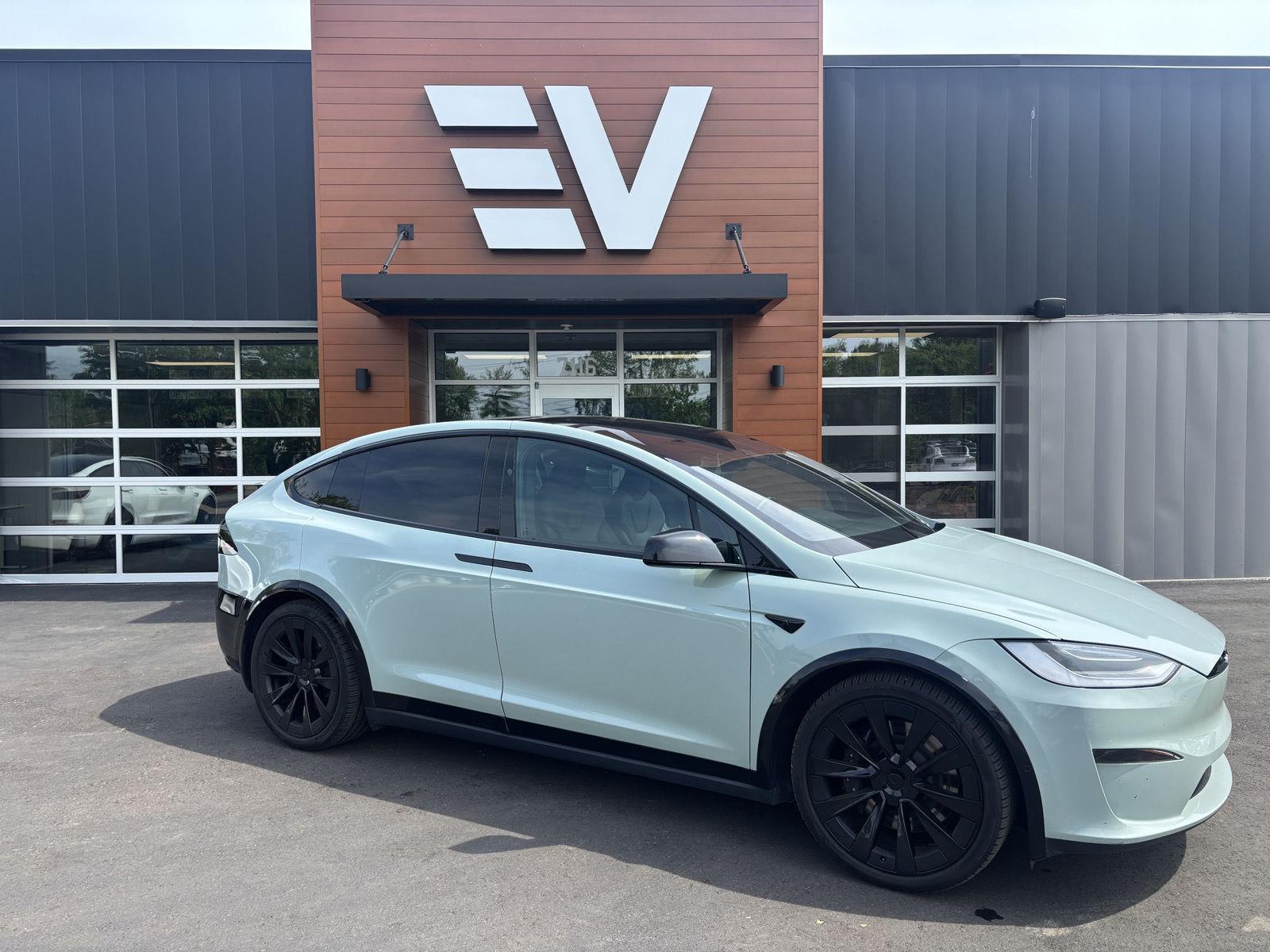 2022 Tesla Model X Long Range's photo