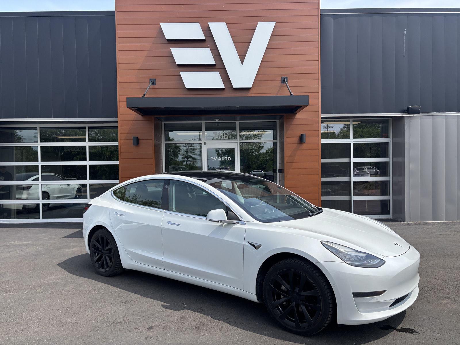 2019 Tesla Model 3 Standard Range Plus's photo