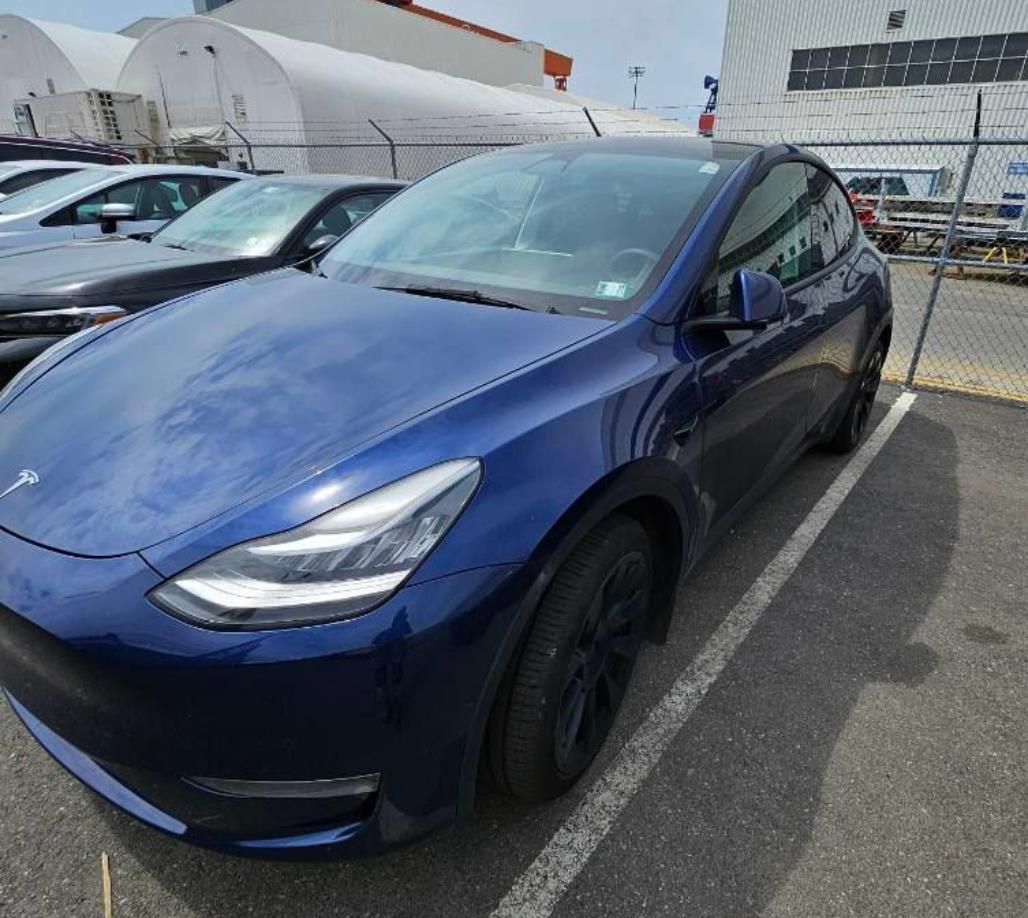2022 Tesla Model Y Long Range Dual Motor All-Wheel Drive's photo