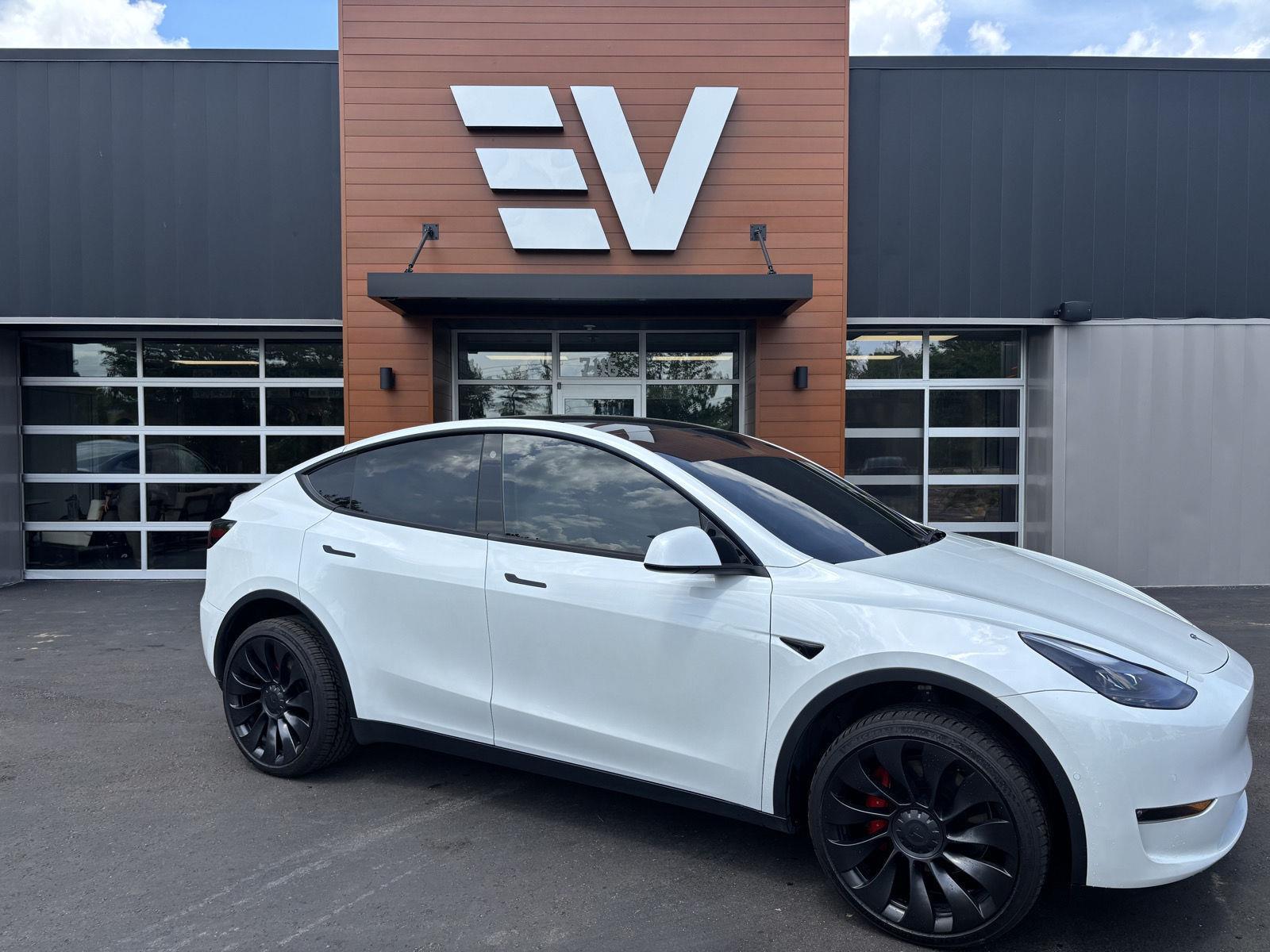 2022 Tesla Model Y Performance Dual Motor All-Wheel Drive's photo