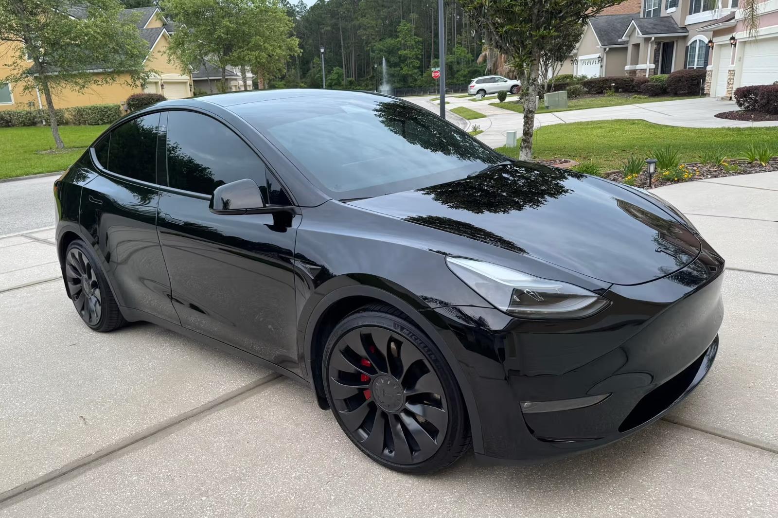 2022 Tesla Model Y Performance Dual Motor All-Wheel Drive's photo