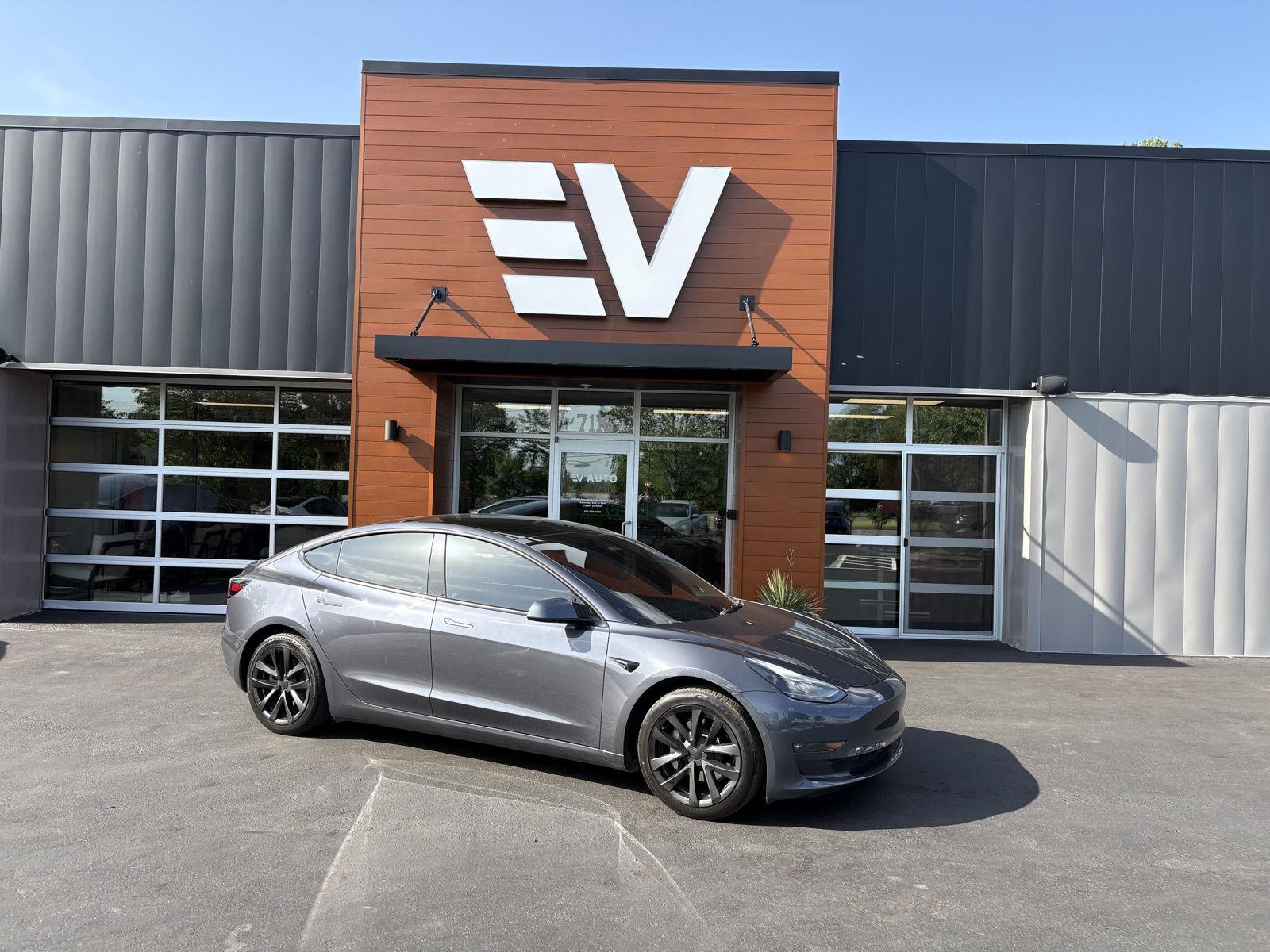 2022 Tesla Model 3 Long Range Dual Motor All-Wheel Drive's photo