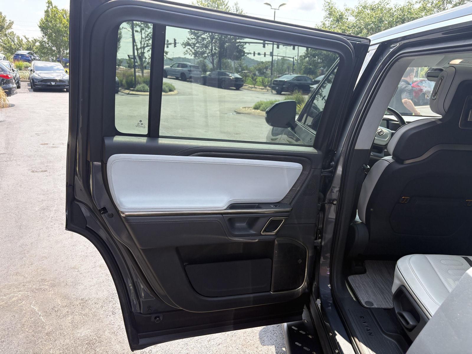 2023 Rivian R1S Adventure - Photo 22