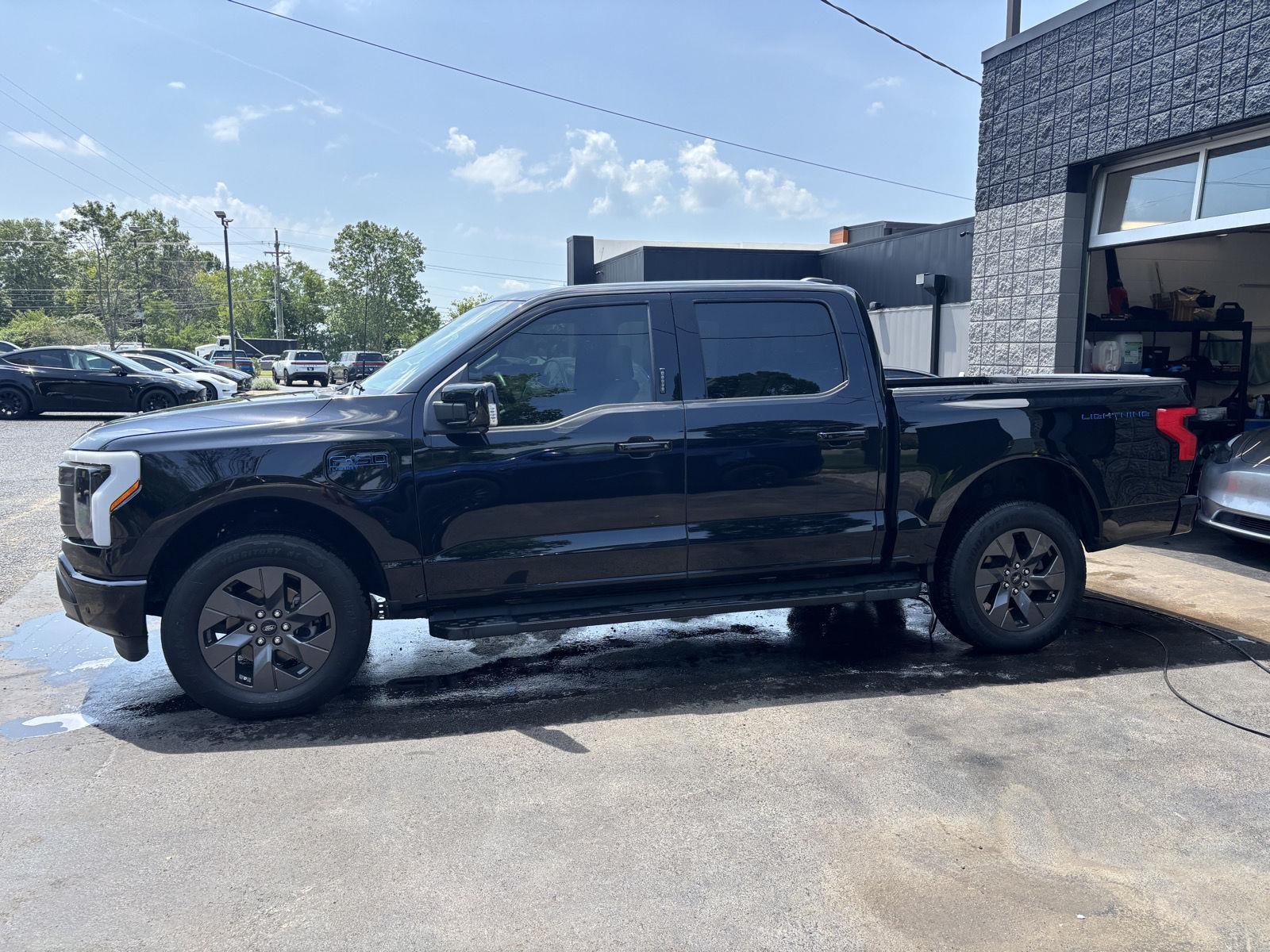 2024 Ford F-150 Lightning Lariat - Photo 6