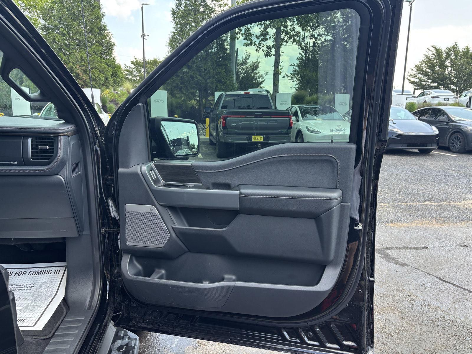 2024 Ford F-150 Lightning Lariat - Photo 10